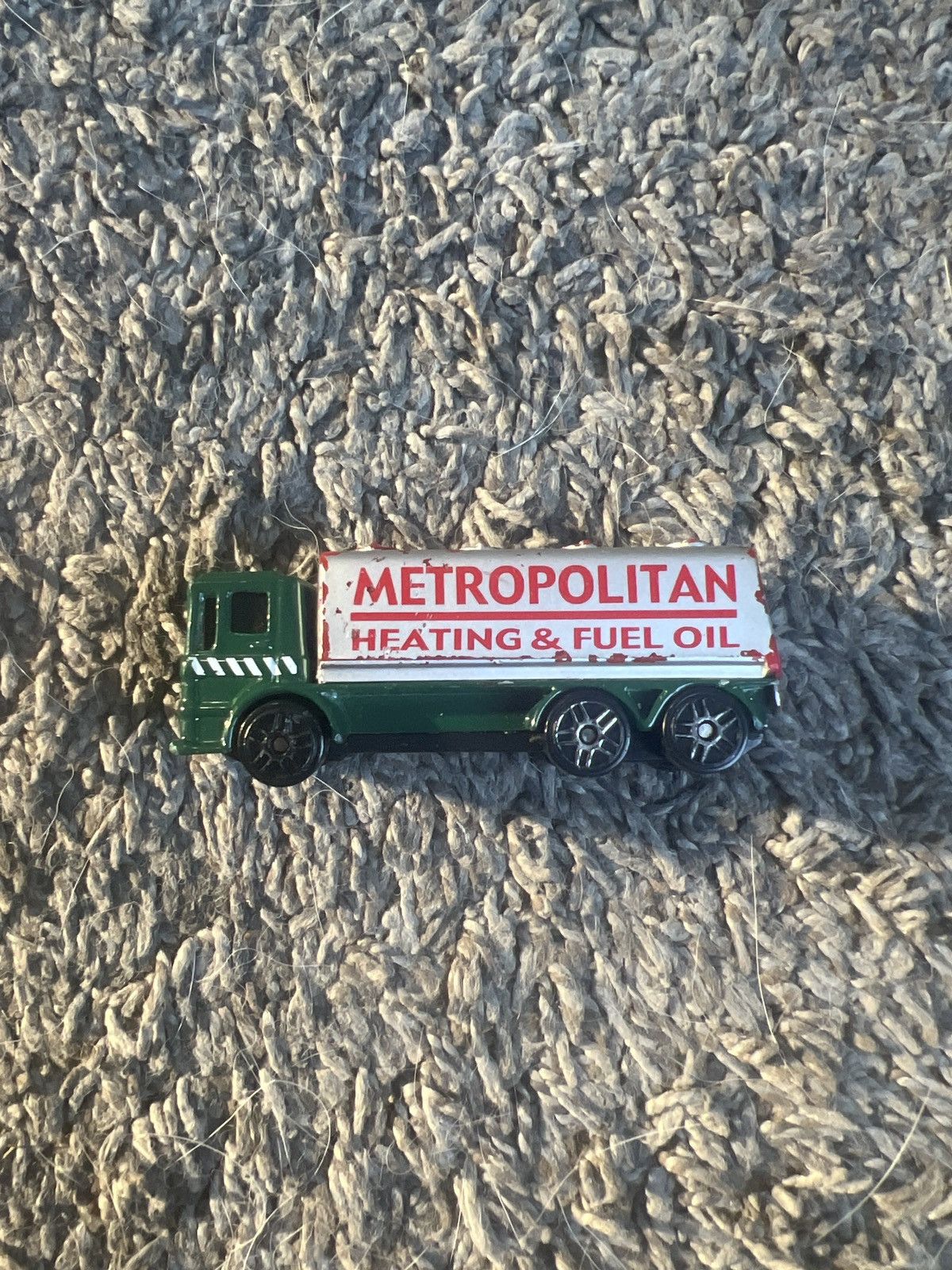 Hypebeast Maisto Metropolitan Heating & Fuel Oil Gas Tanker Size ONE SIZE - 3 Thumbnail