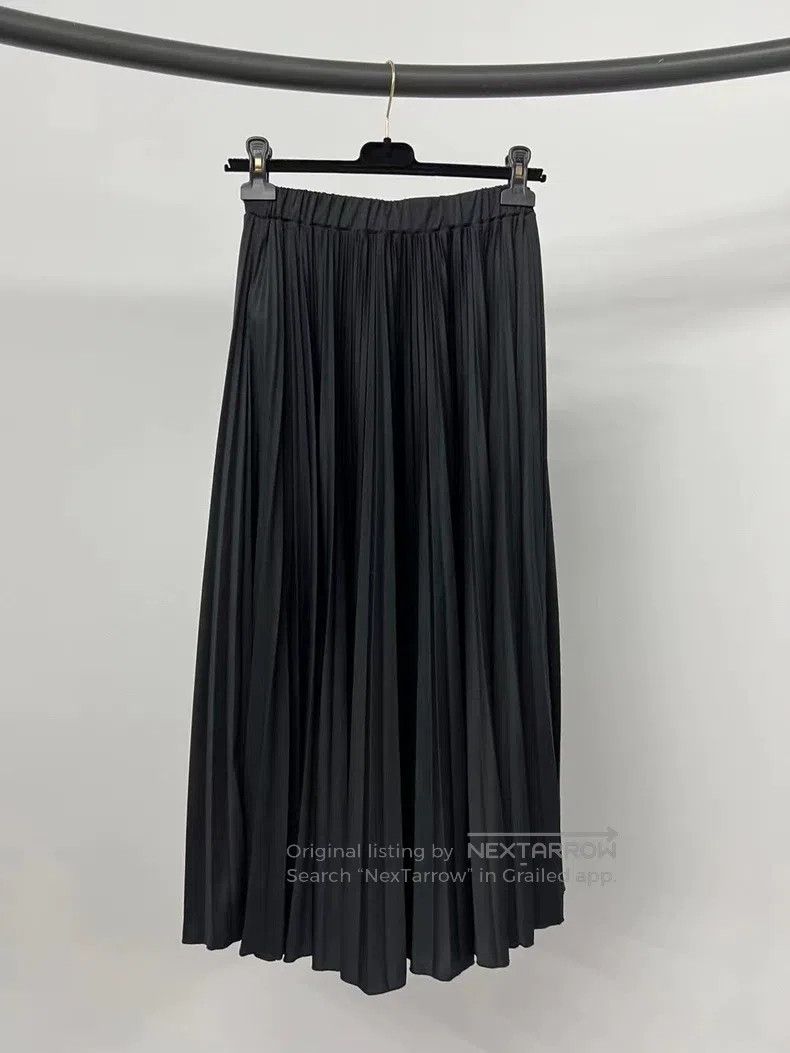 Valentino Valentino White large logo printed pleated skirt Size S / US 4 / IT 40 - 2 Thumbnail