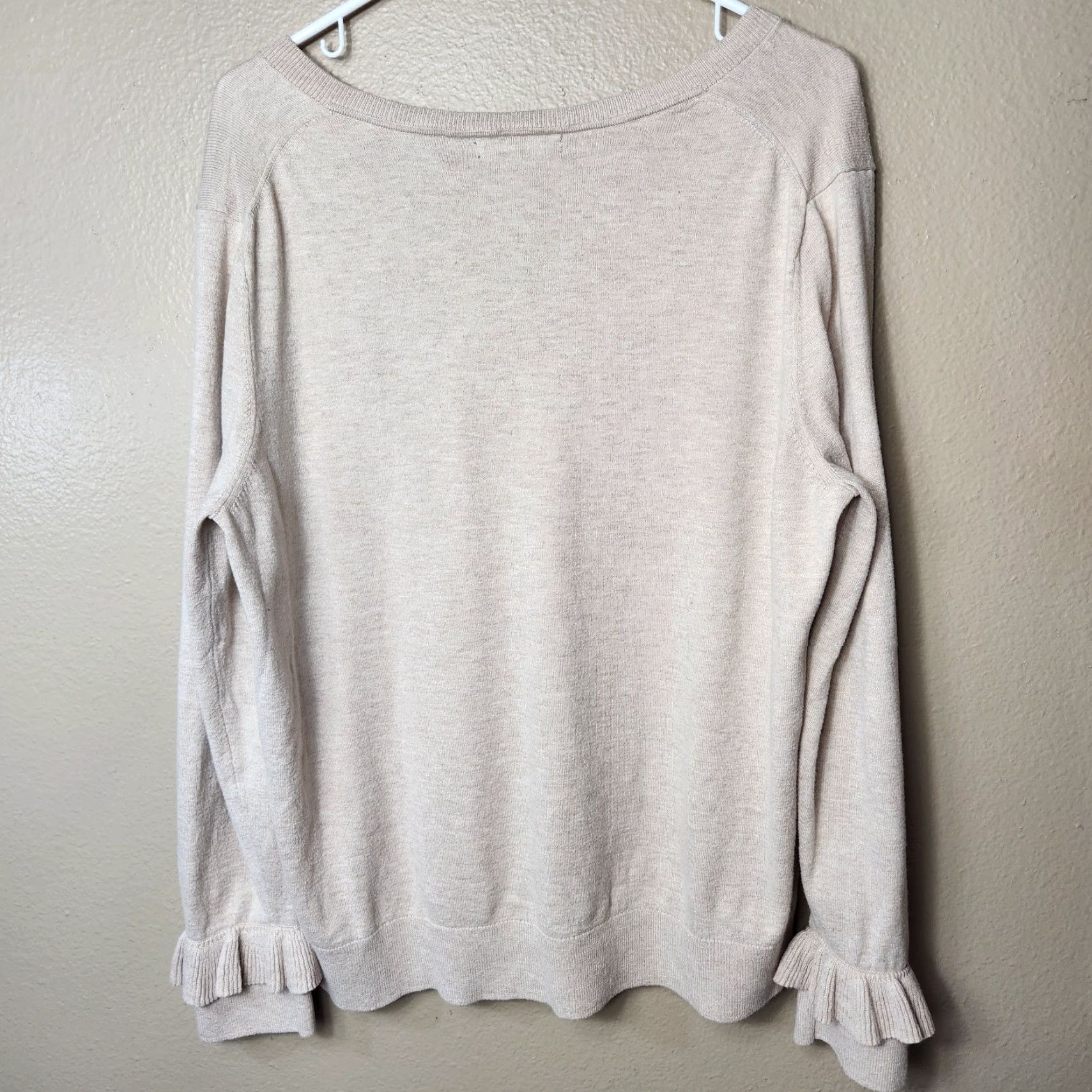 Banana Republic Banana Republic Womens XL Beige Cotton Blend Ruffle Cuff V-neck Sweater Size XL / US 12-14 / IT 48-50 - 4 Thumbnail
