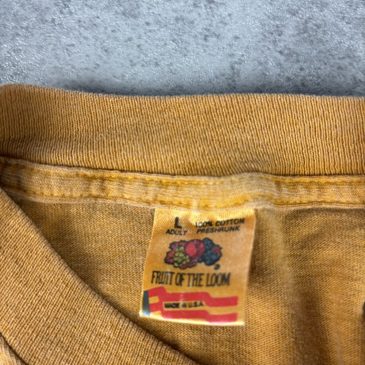 Fruit Of The Loom Vintage 90s Seriglyphs Shirt Single Stitch All Over Print Size US L / EU 52-54 / 3 - 4 Thumbnail