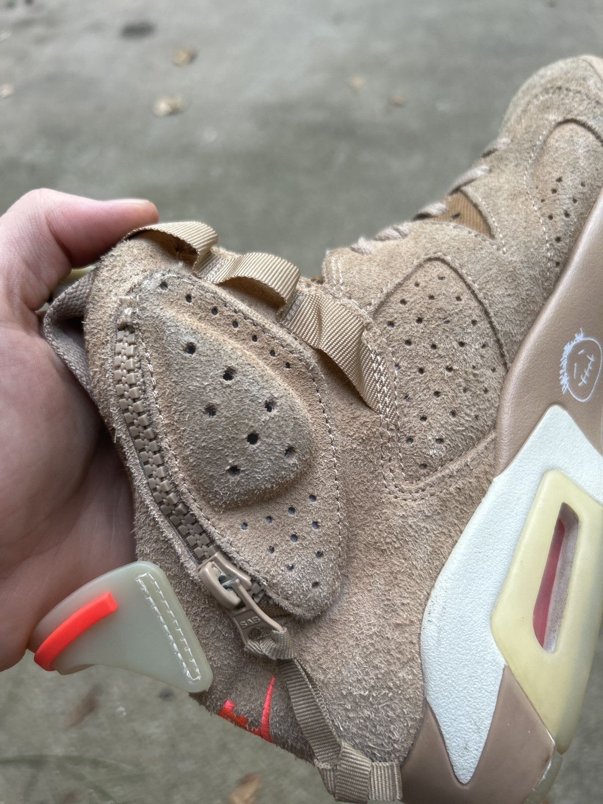 Jordan Brand × Nike × Travis Scott Jordan 6 Retro x Travis Scott Mid British Khaki - Size 9 Size US 9 / EU 42 - 12 Thumbnail