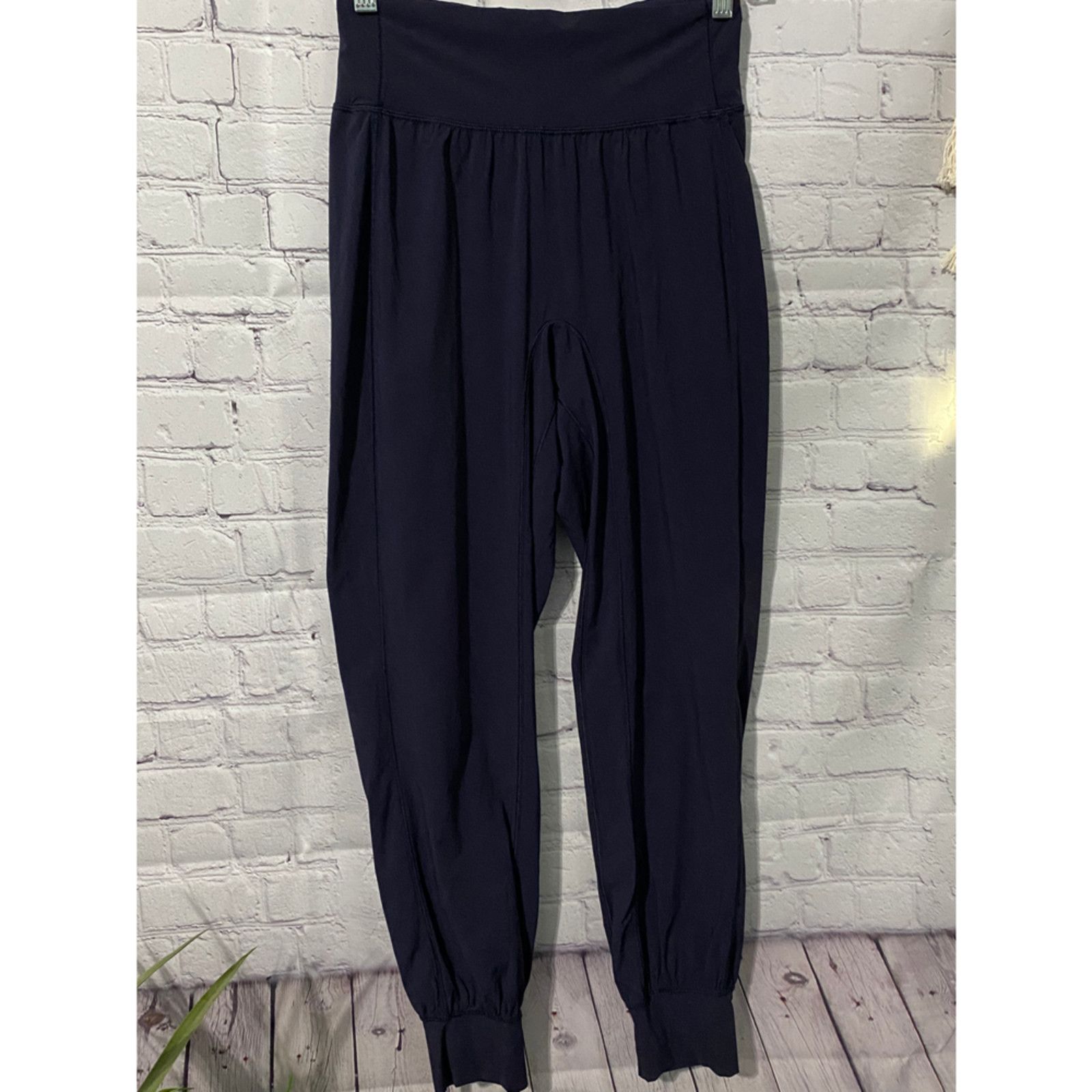 Lululemon Lululemon joggers size 4 Size US 26 / EU 42 - 2 Thumbnail