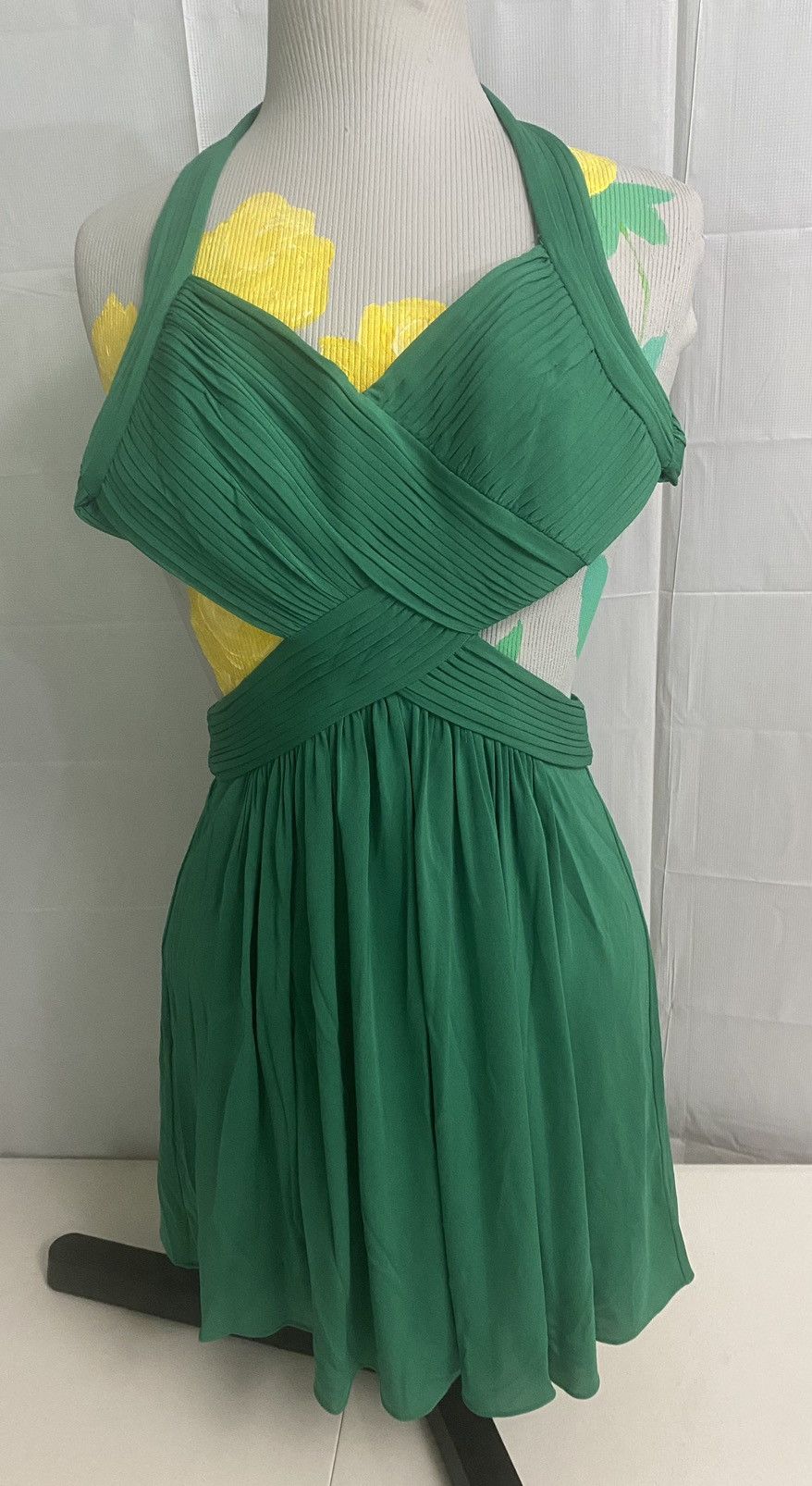 Bcbgmaxazria NWT BCBG MaxAzria green shea halter cutout dress XXS New Size XXS / US 00 / IT 34 - 3 Thumbnail