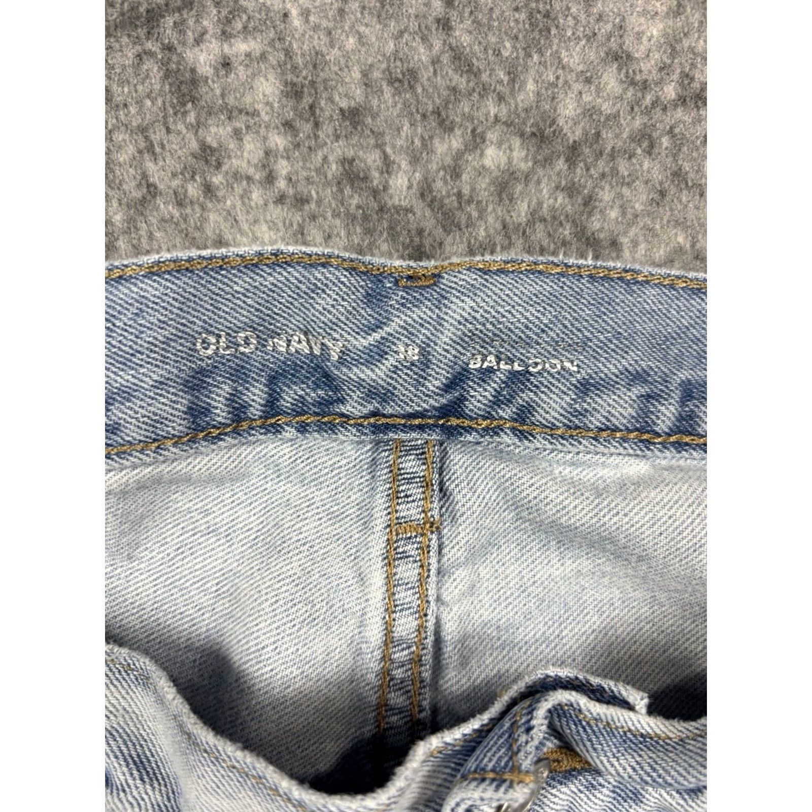 Old Navy Old Navy Women's Extra High Rise Balloon Jeans Light Wash Ankle Length Size 18 Size 40" / US 18 - 7 Thumbnail