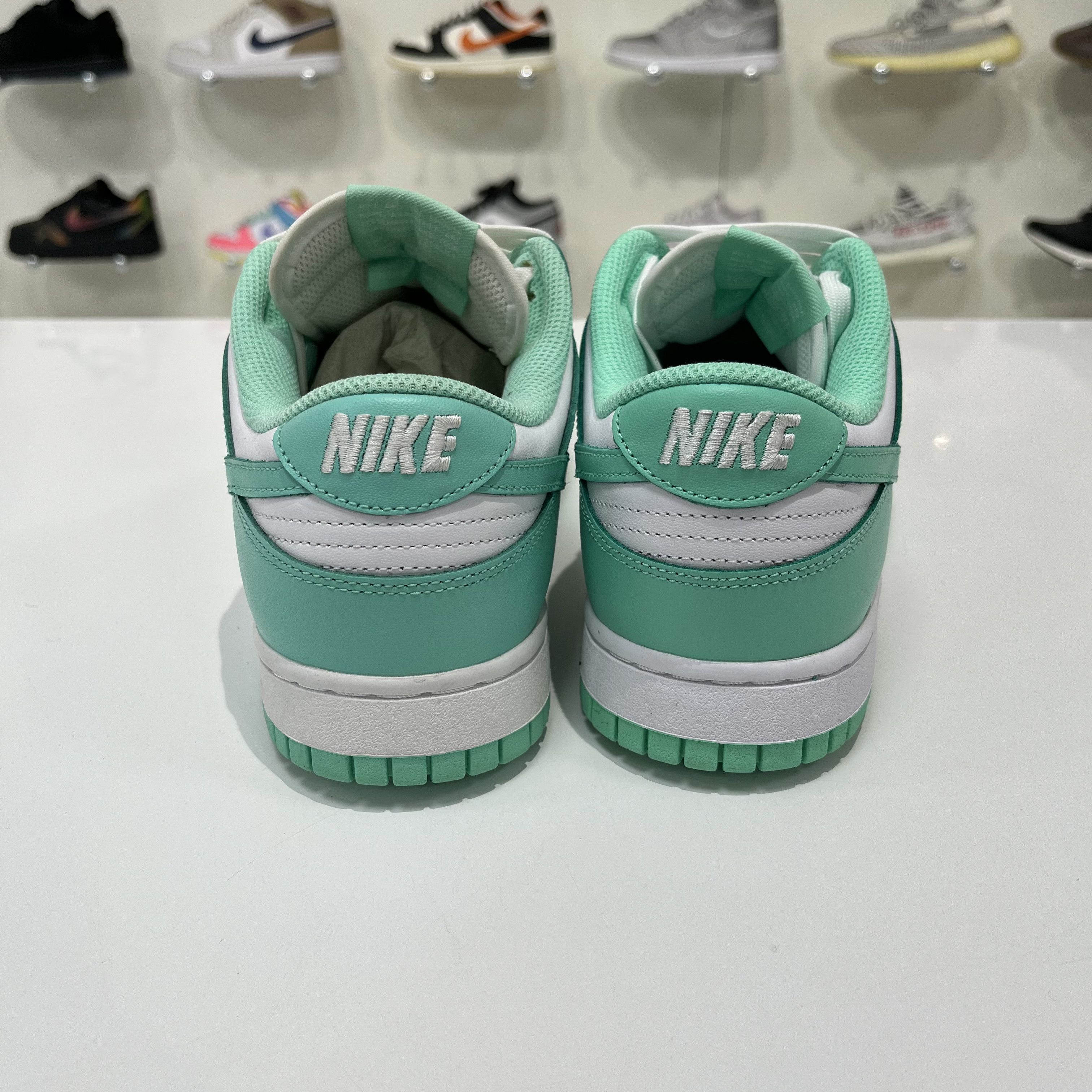 Nike Nike dunk low green glow Size US 8.5 / EU 41-42 - 3 Thumbnail
