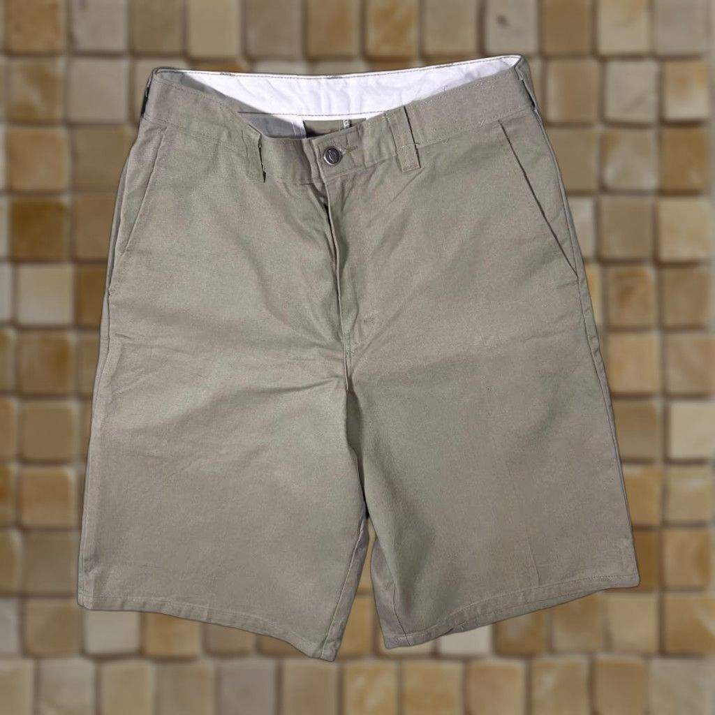 Dickies Dickies Classic Beige Skater Chino Shorts 28 Mens Casual Cotton Blend Zip Fly Button Fly Dickies Beige 28 Boys? Size US 28 / EU 44 - 1 Thumbnail