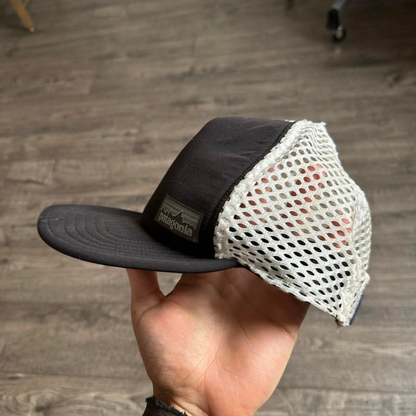 Patagonia × Vintage Vintage Black white Basic Mesh Patagonia Trucker Hat Cap Size ONE SIZE - 3 Thumbnail