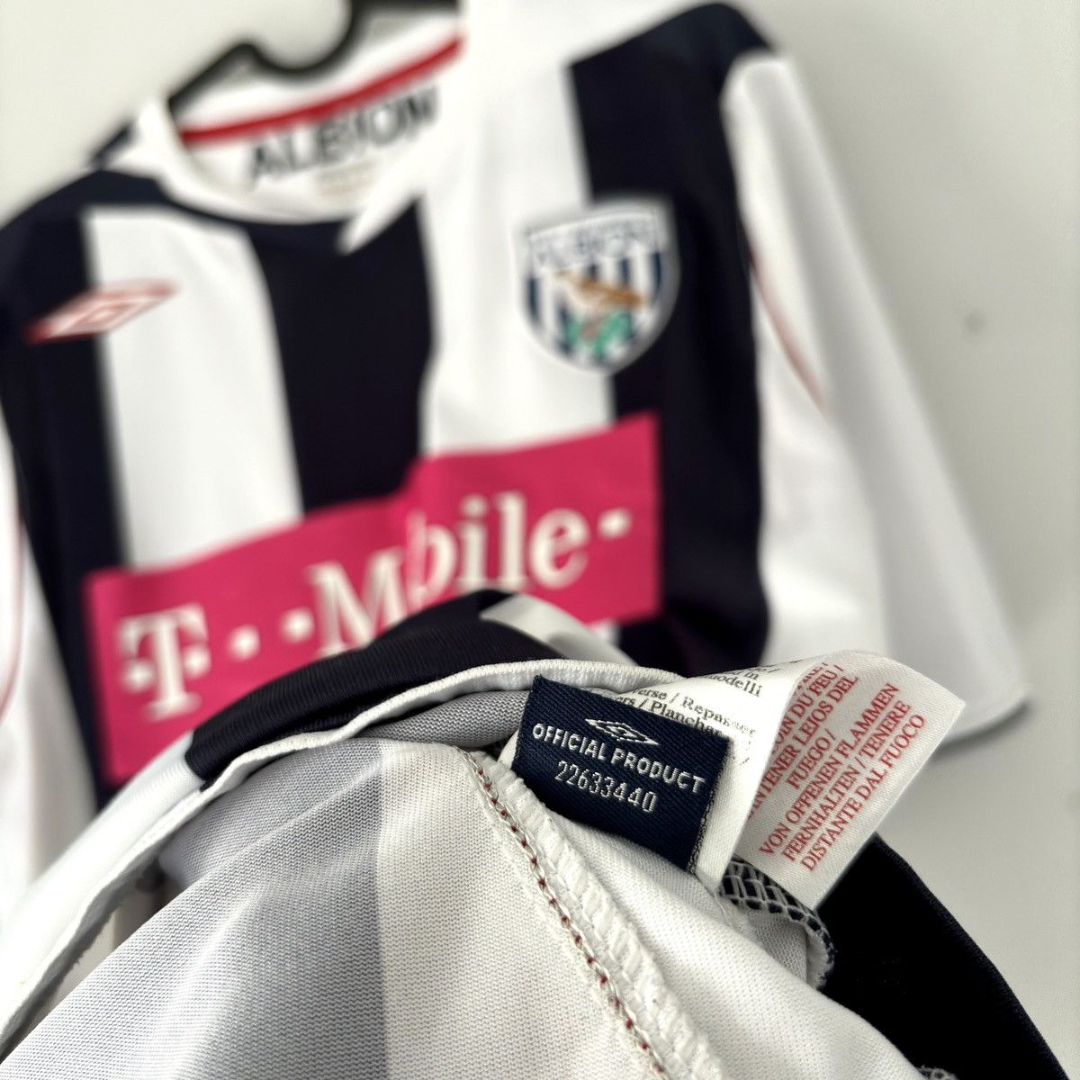 Umbro × Vintage 2006 2007 West Bromwich Umbro Vintage Home Kit Soccer Jersey Size US M / EU 48-50 / 2 - 5 Thumbnail