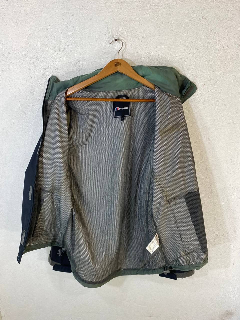 Berghaus berghaus aq2 aquafoil goretex jacket nice design Size US M / EU 48-50 / 2 - 6 Thumbnail