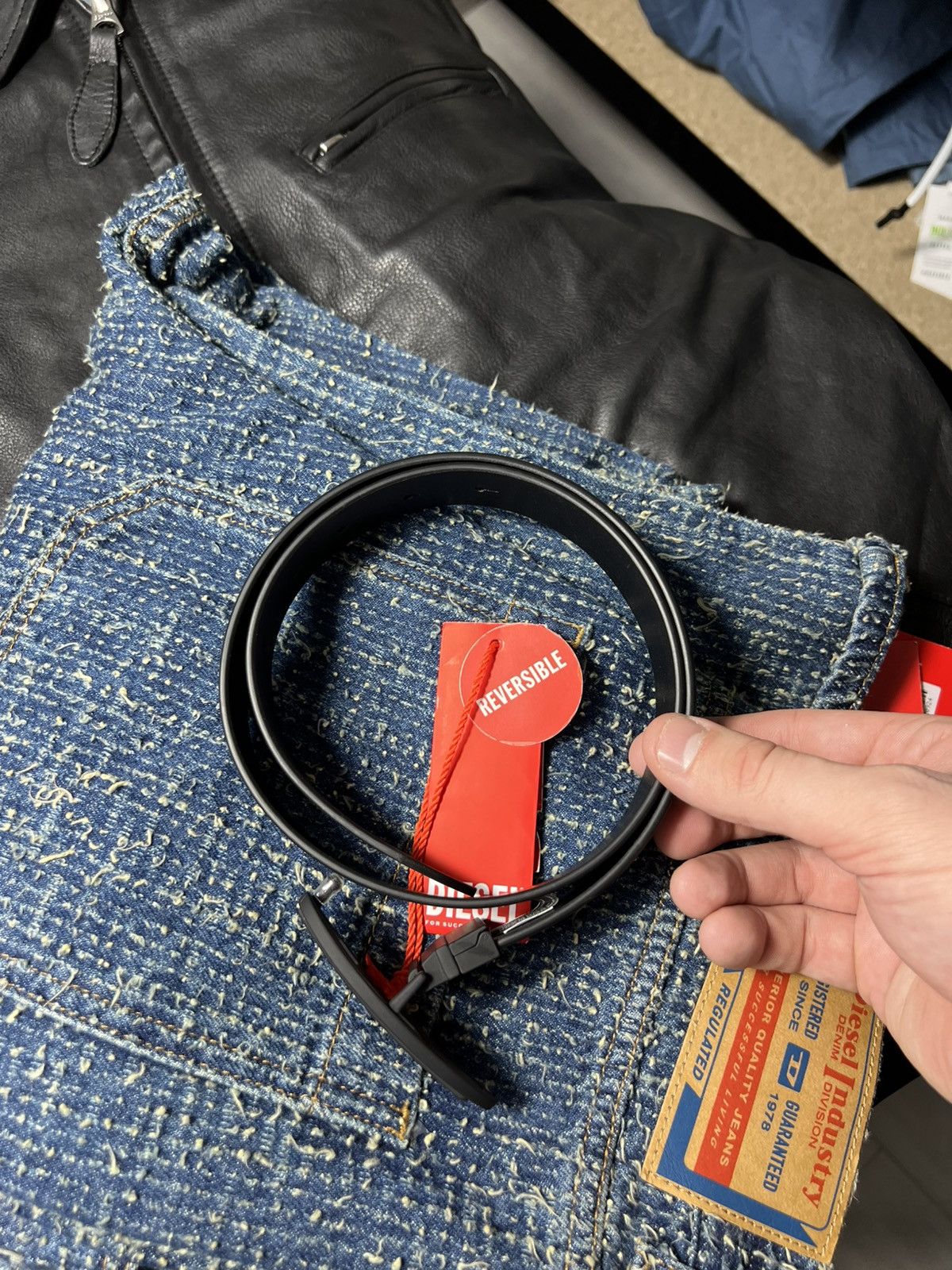 Diesel DIESEL WMNS Oval D Logo Reversible Leather Belt Matte Black Size ONE SIZE - 4 Thumbnail