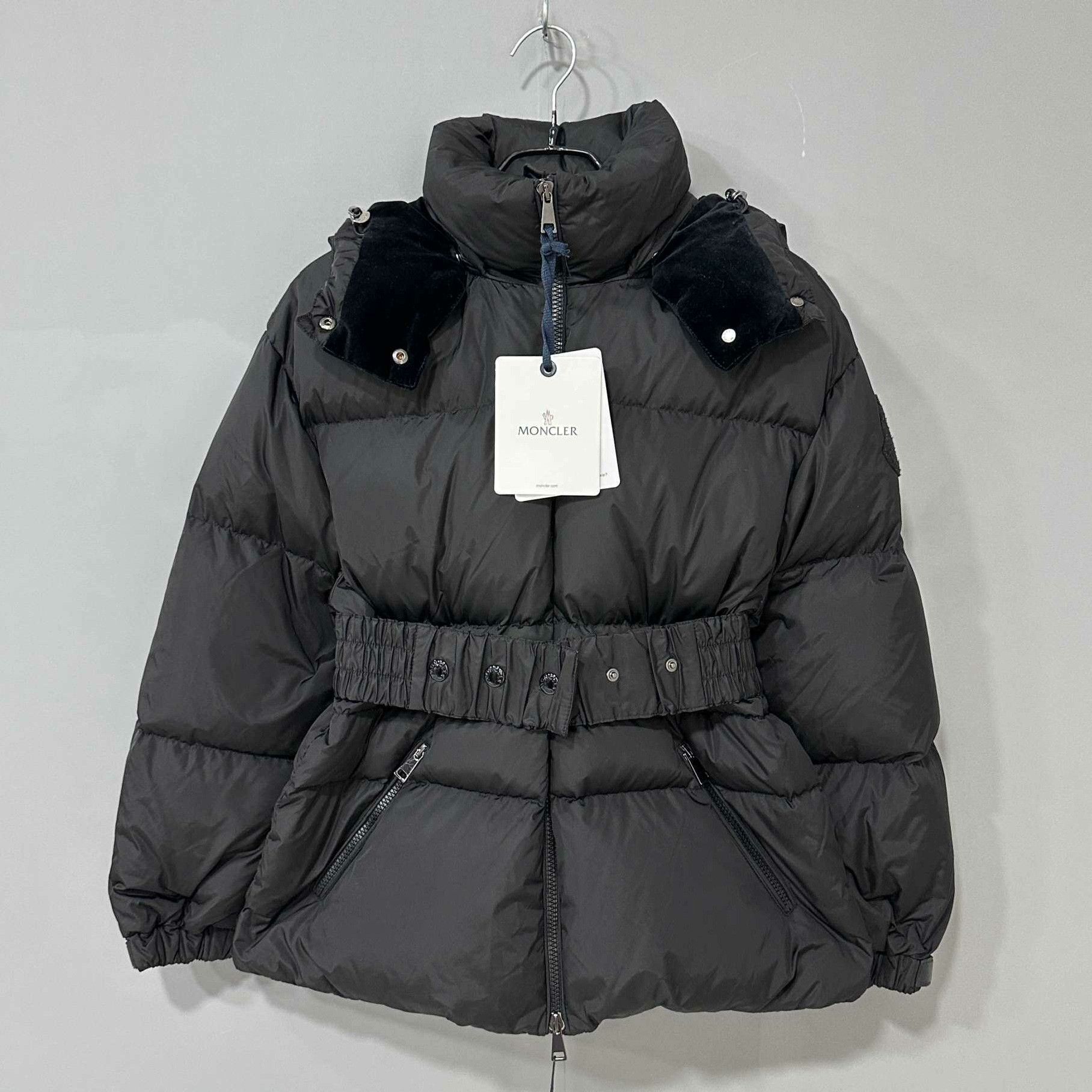 Moncler Moncler Retro Down Black Down Jacket XS Women Size XS / US 0-2 / IT 36-38 - 1 Thumbnail