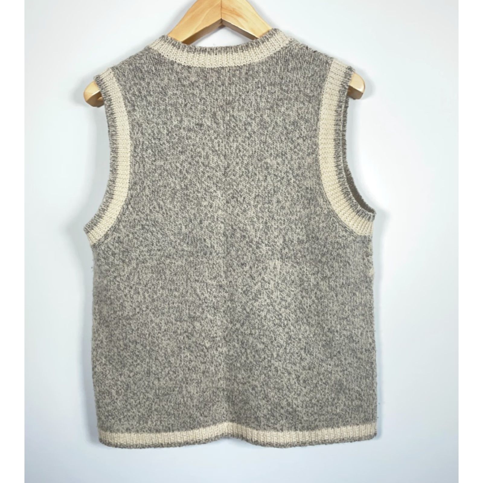 Vintage VINTAGE Cambridge Dry Goods Wool Teddy Bear Embroidery Sweater Vest Women's Large Gray Button Up Knit Adult Regular 90s Animals Mens/Womens? Size L / US 10 / IT 46 - 2 Thumbnail