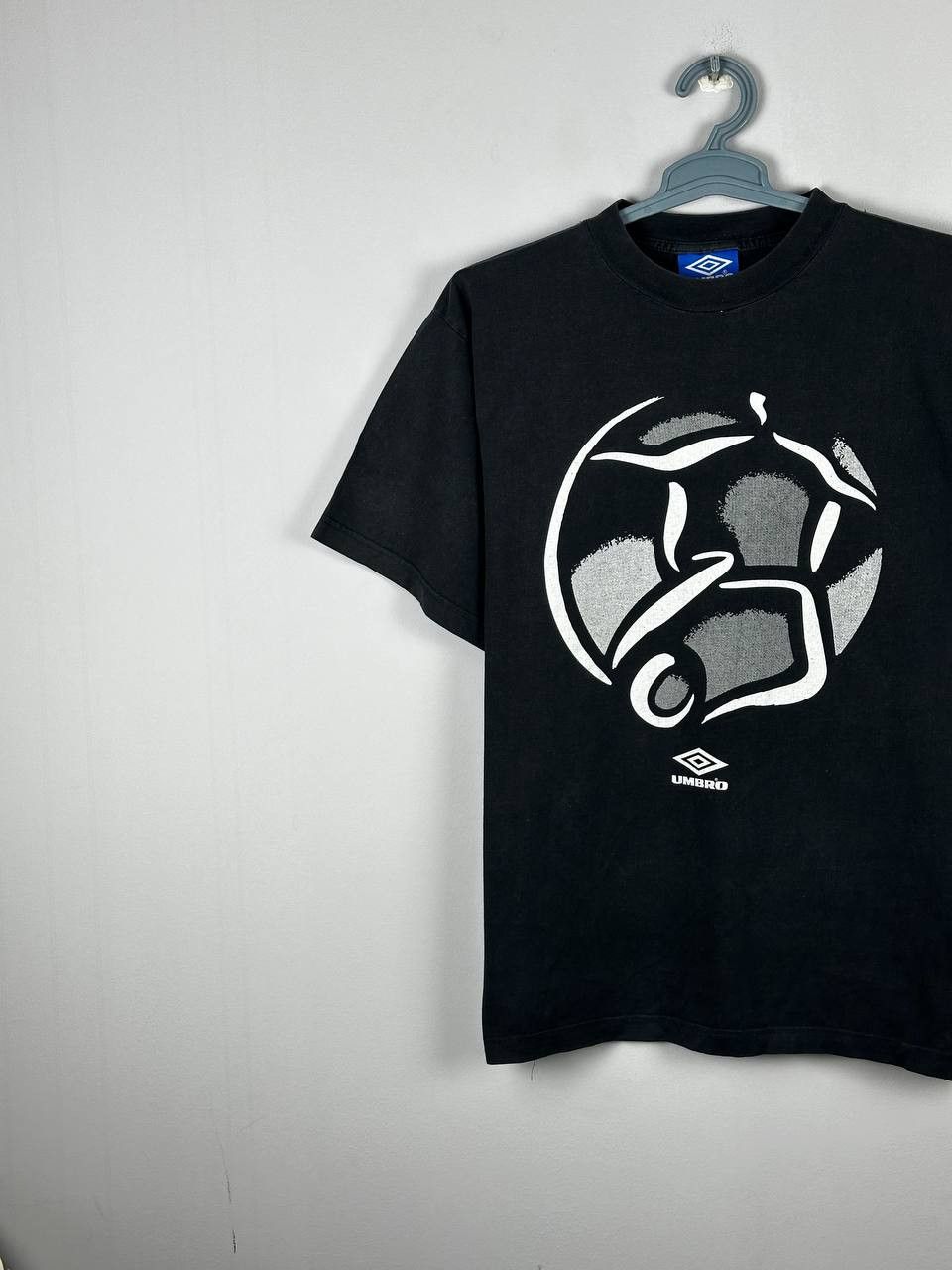 Umbro Vintage Umbro t shirt oversize y2k big logo Faded Size US L / EU 52-54 / 3 - 3 Thumbnail
