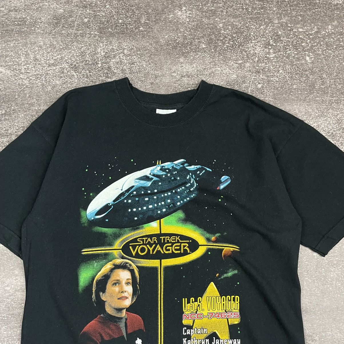 Vintage Vintage StarTrek Voyager Captain Kathryn Janeway T Shirt Size US M / EU 48-50 / 2 - 2 Thumbnail