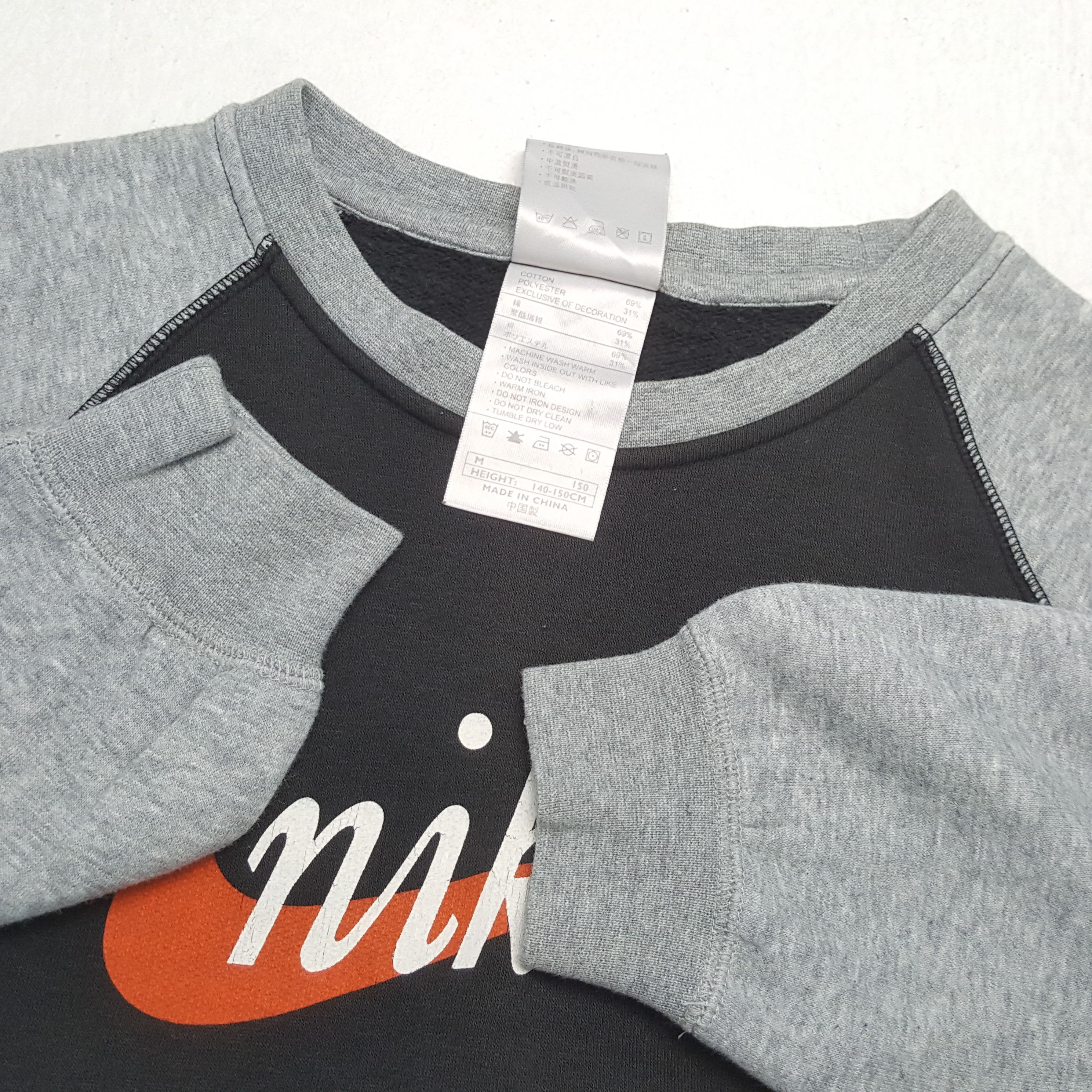 Nike × Vintage NIKE Center Design Streetwear Style Sweatshirt Size US S / EU 44-46 / 1 - 8 Thumbnail