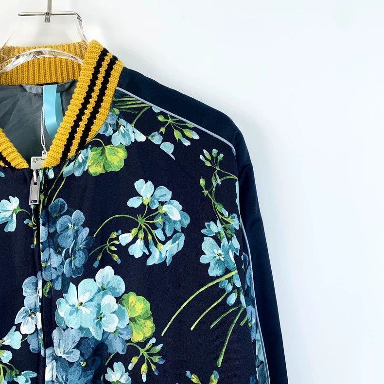 Gucci Gucci Color-blocked striped floral full-print mulberry silk Size US M / EU 48-50 / 2 - 3 Thumbnail