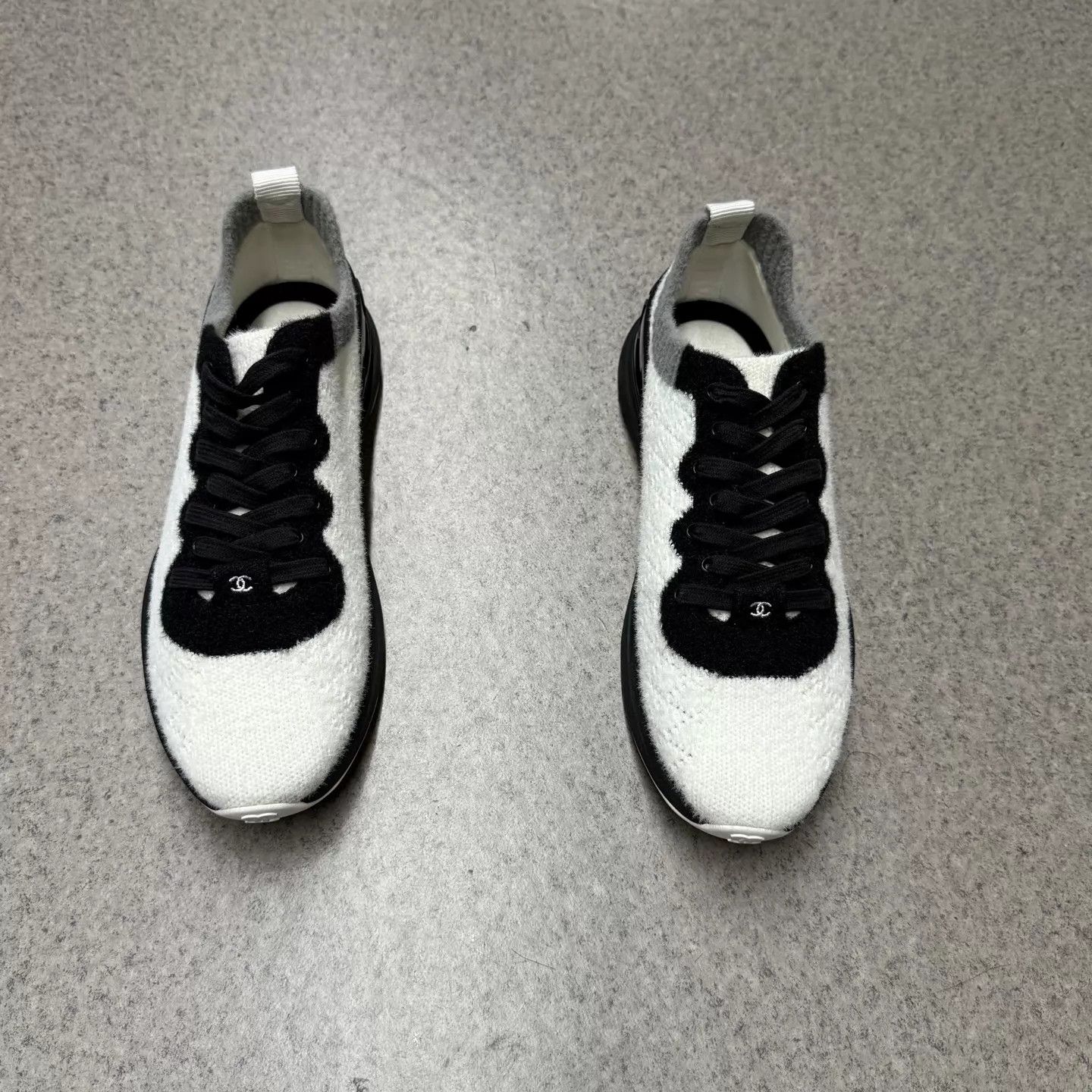 Chanel Chanel Black White Sneakers 41 Mint Size US 8 / EU 41 - 5 Thumbnail