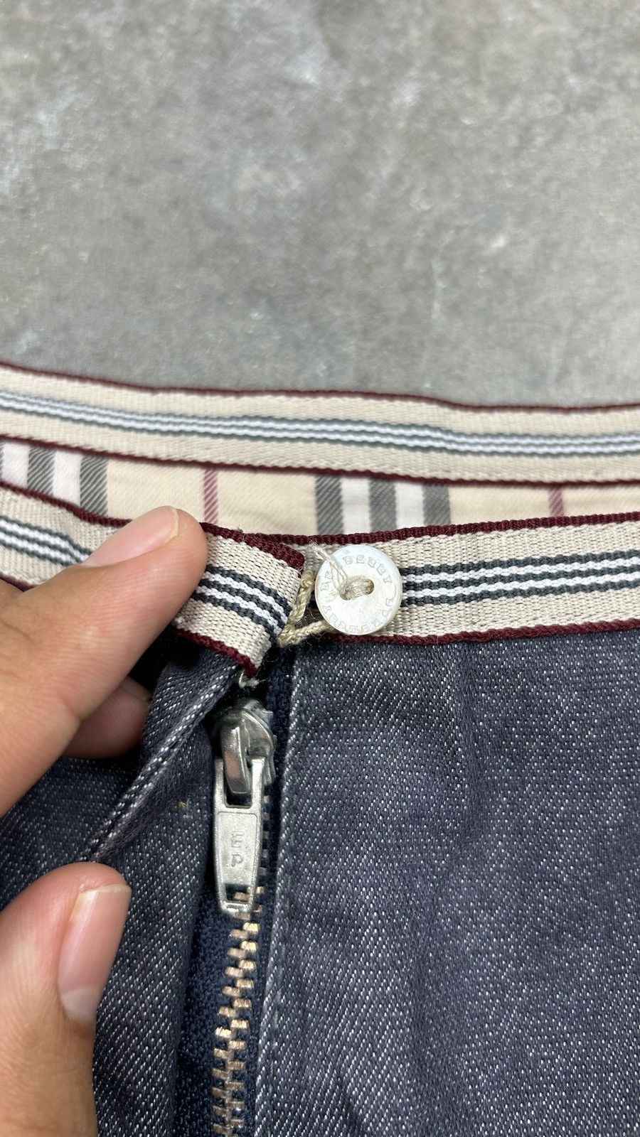 Burberry × Vintage 1990s Burberry - Flared Denim Jeans Size US 26 / EU 42 - 9 Thumbnail