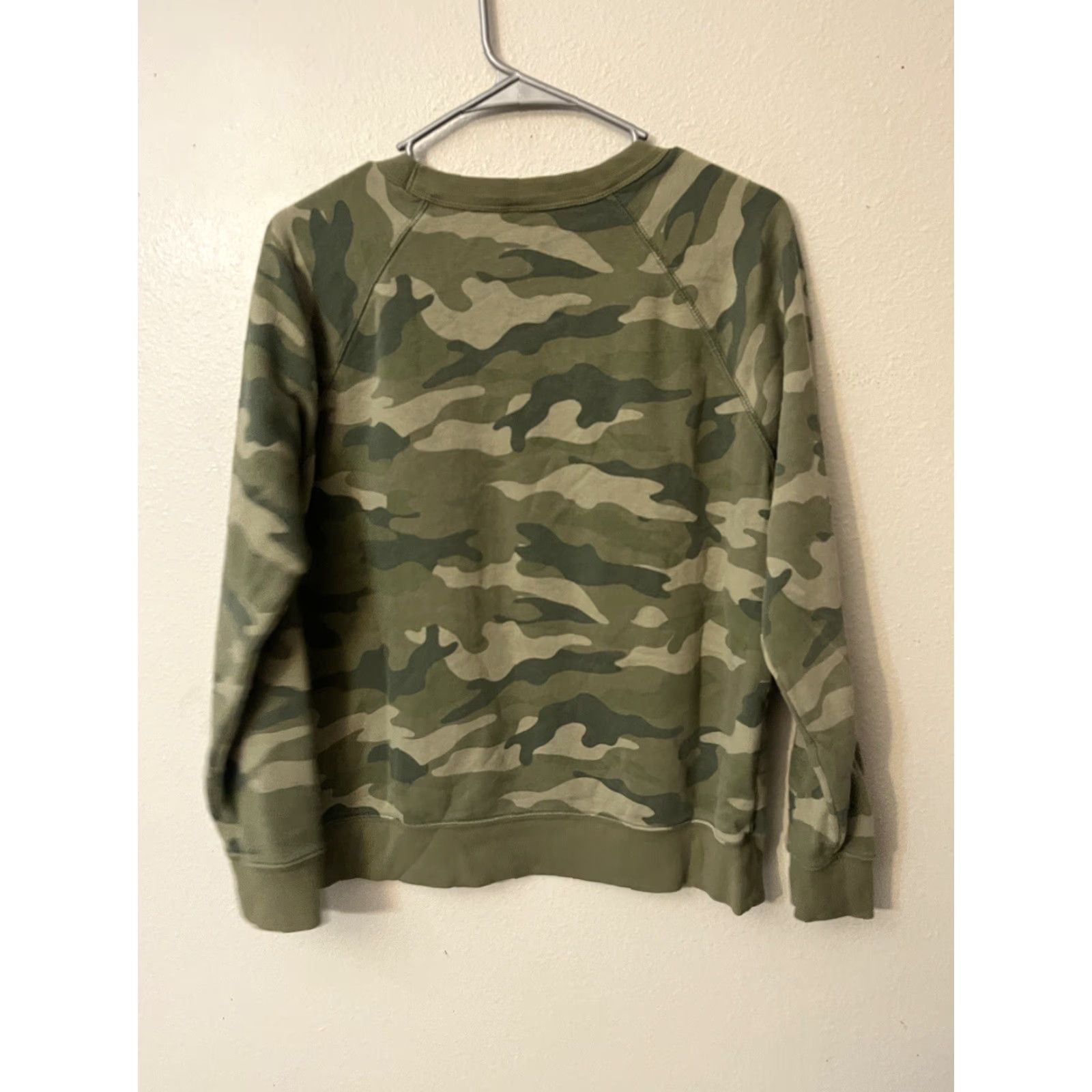 Old Navy Old Navy Sweatshirt Women’s Medium Green Camouflage Pullover Long Sleeve Size M / US 6-8 / IT 42-44 - 3 Thumbnail