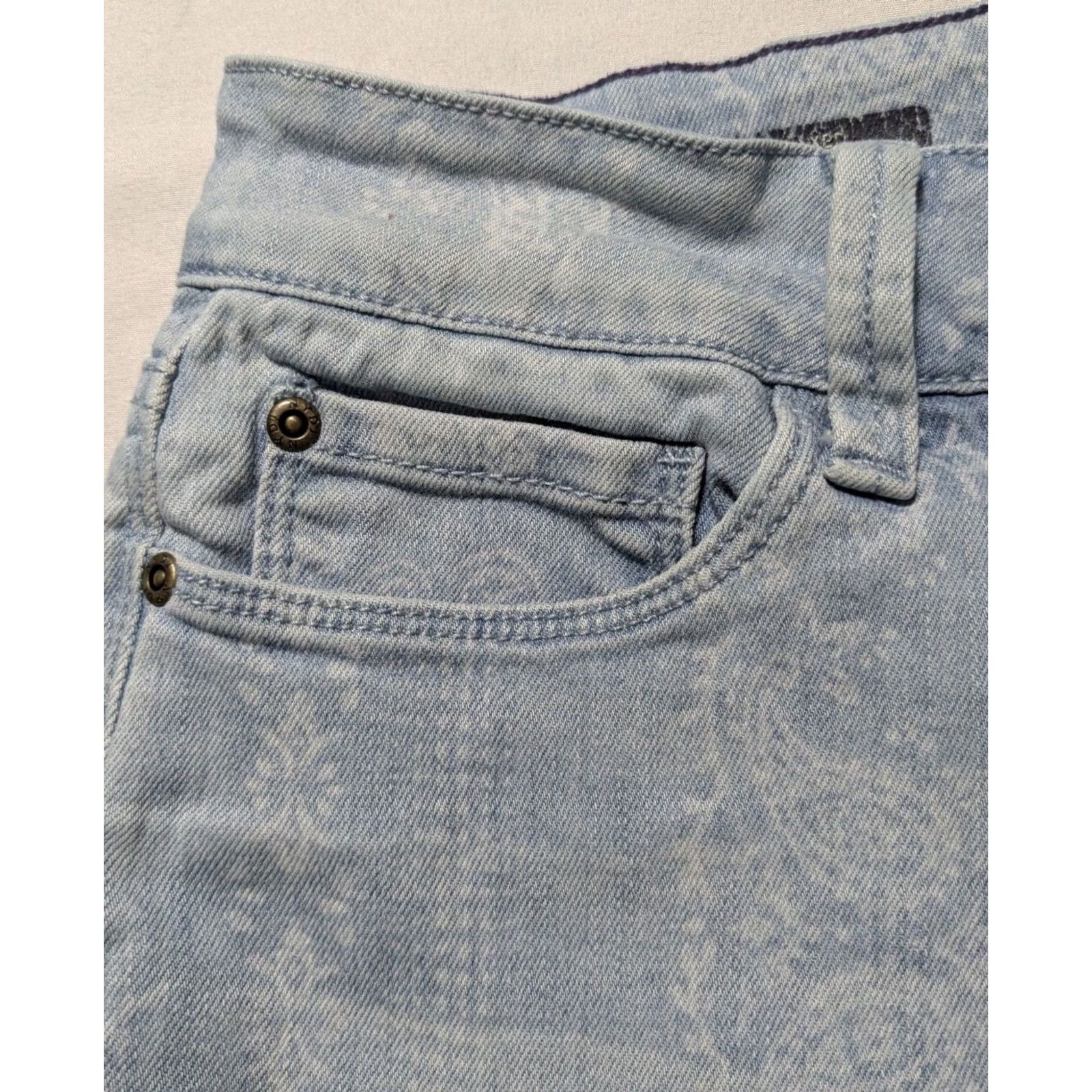 NYDJ NYDJ RELAXED LIFT X TUCK TECHNOLOGY Jeans Women 6 Blue Paisley Cuffed Ankle Denim 5-Pocket Style Size 28" / US 6 / IT 42 - 4 Thumbnail