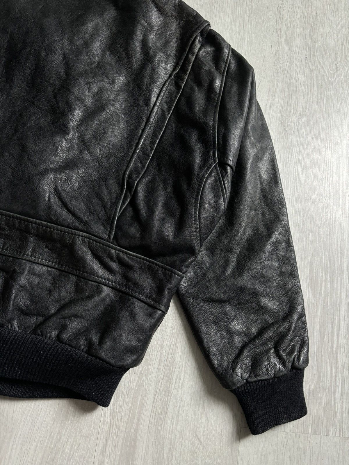 Vintage A-2 vintage Leather aviation bomber jacket 1970s Size US L / EU 52-54 / 3 - 5 Thumbnail