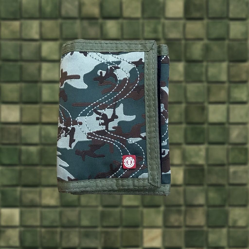 Element VINTAGE Element Skateboards Camo Tri-fold Wallet Unisex Wallet Trifold Camo 00s Skateboarding Accessories Mens Girls Boys Size ONE SIZE - 1 Thumbnail