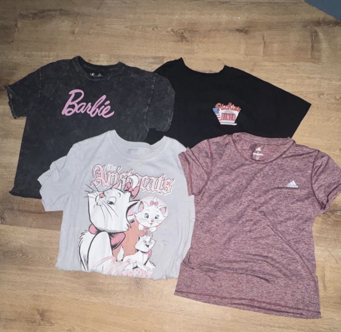 Other 4 Graphic Shirts Bundle Women Disney,Barbie ,Adidas ,Richie' Size M / US 6-8 / IT 42-44 - 1 Preview