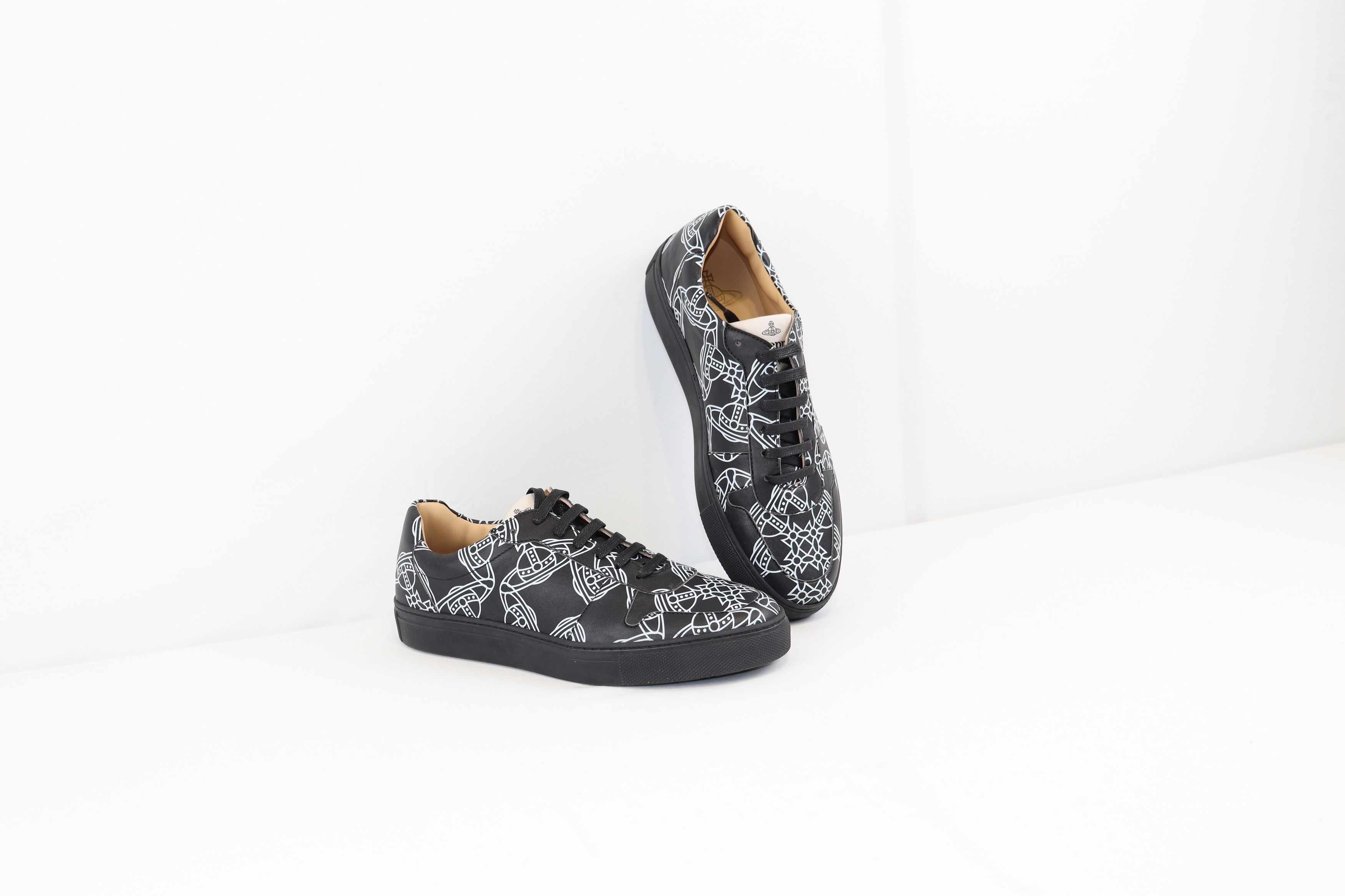 Vivienne Westwood o1rshd Crest Logo All Over Apollo Trainers in Black Size US 8 / EU 41 - 11 Thumbnail
