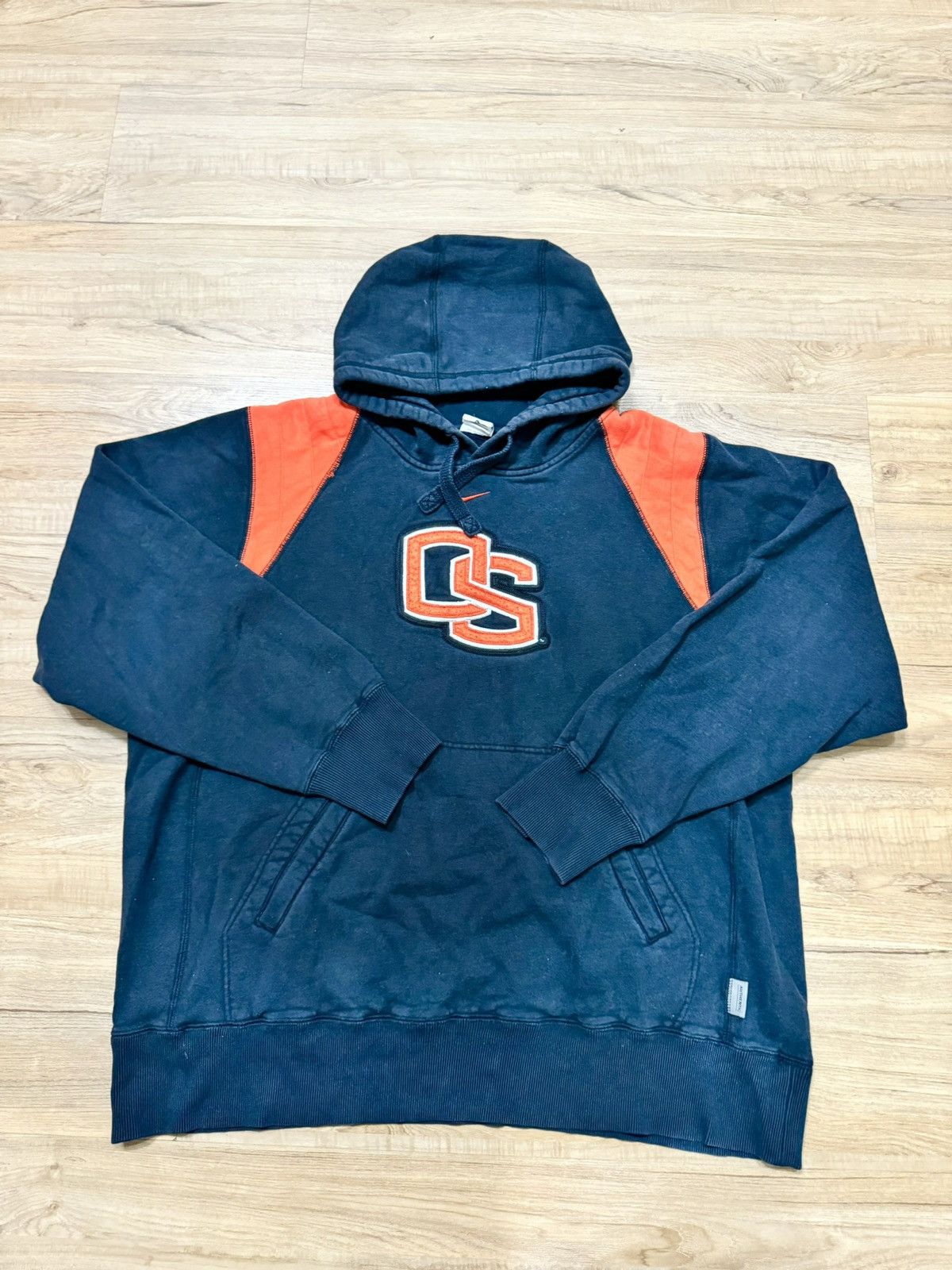 image of Vintage Nike Oregon State Center Swoosh Hoodie in Black, Men's (Size XL)