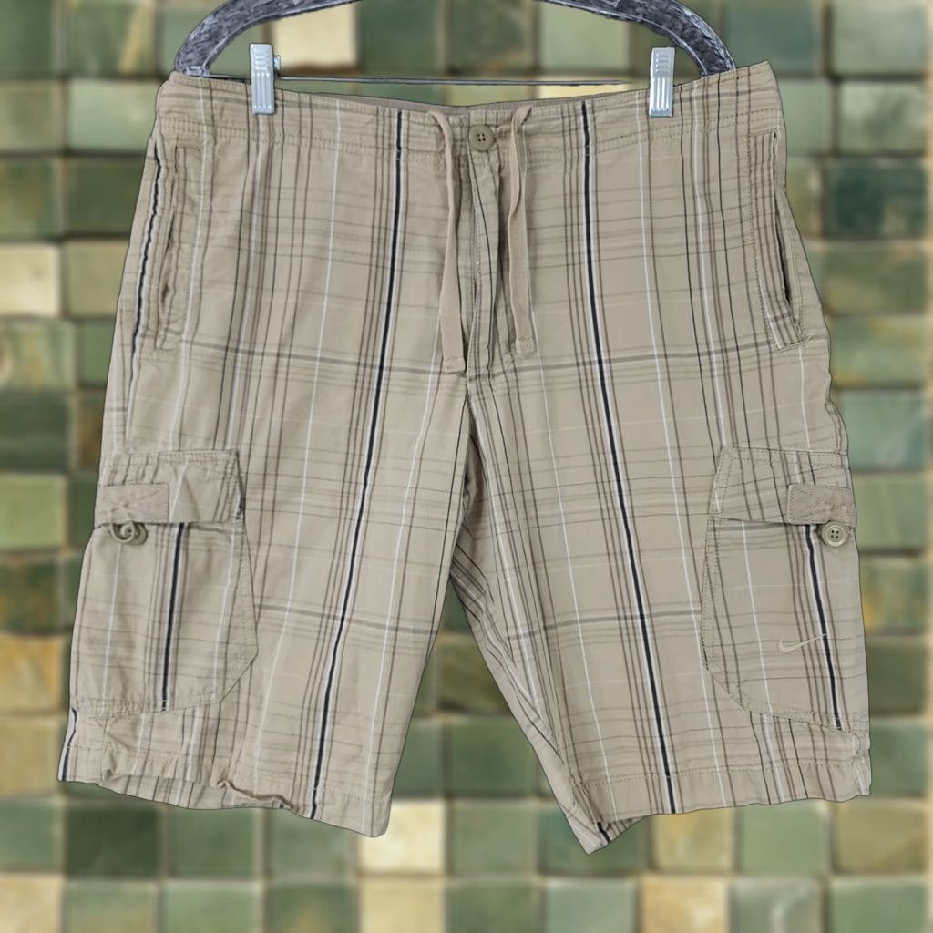 Nike Nike The Athletic Dept. Cargo Shorts Men Size L Beige Plaid 100% Cotton Mens Size US 33 - 1 Thumbnail