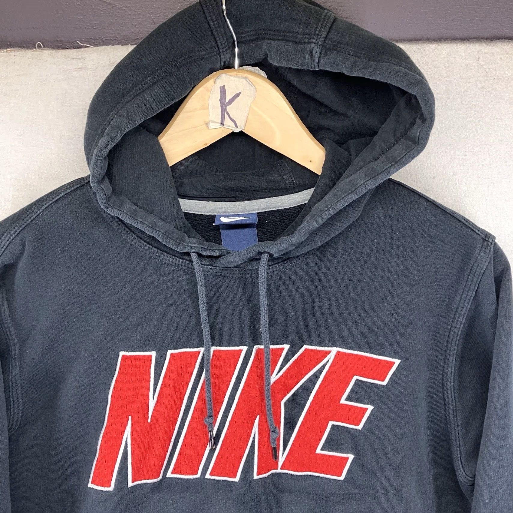 Nike VINTAGE Mens Nike Basketball Hoodie M Medium Black Pullover Fleece Logo Spell Out 90s Retro Sports Michael Mens Size US M / EU 48-50 / 2 - 6 Thumbnail