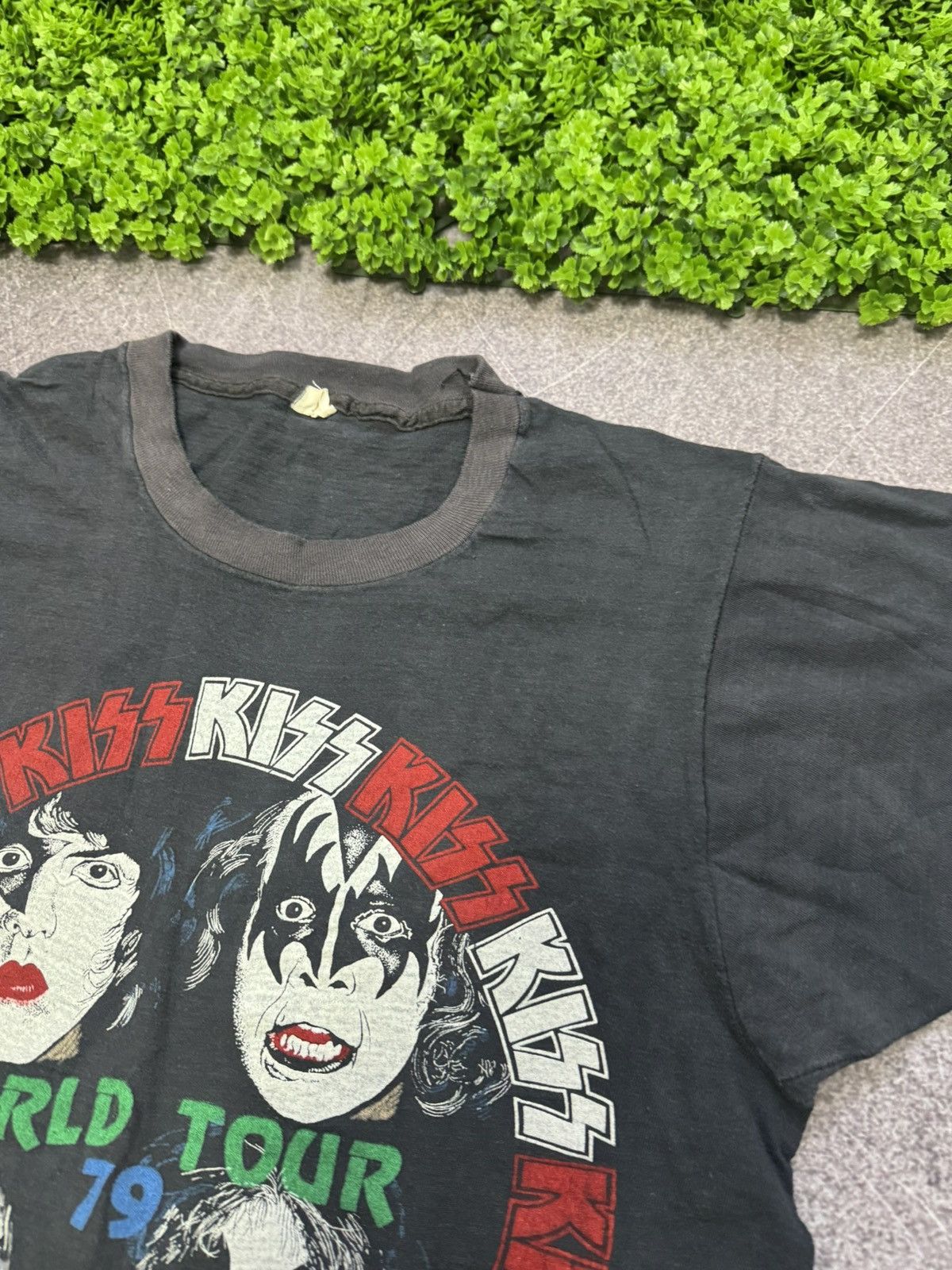 Band Tees Vintage 1979 Kiss World Tour Paper Thin T Shirt Size US S / EU 44-46 / 1 - 11 Thumbnail