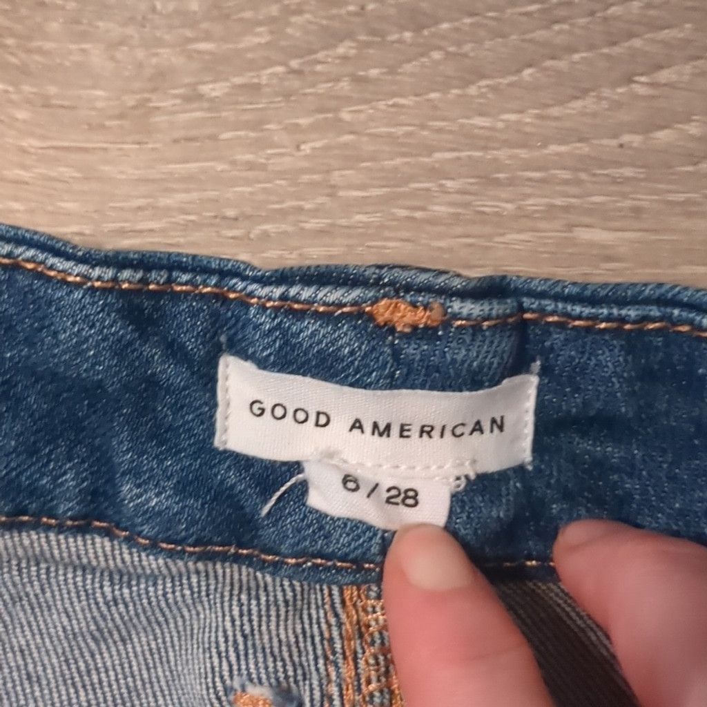 Good American Good American distressed jeans size 6/28 Size 28" / US 6 / IT 42 - 2 Thumbnail