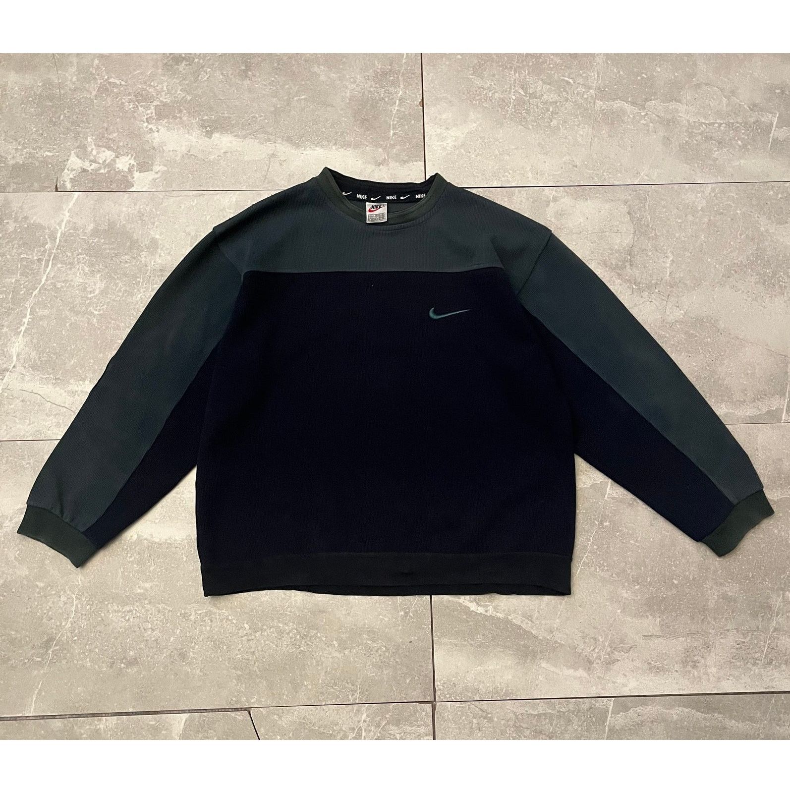 Nike Vintage Nike Vintage Two-Tone Sweatshirt – Size L Size US L / EU 52-54 / 3 - 1 Thumbnail