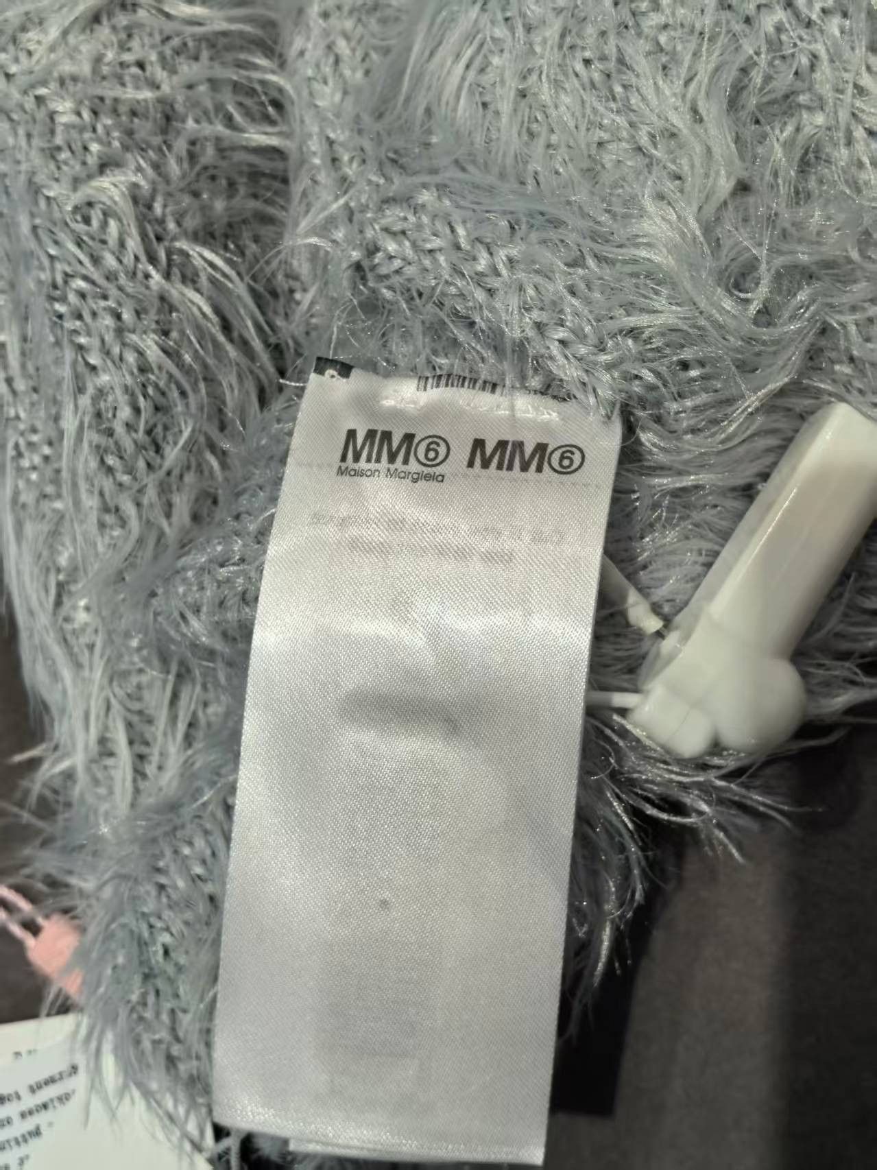 Maison Margiela NWT MM6 Maison Margiela Furry Scarf - Light Grey Size ONE SIZE - 13 Thumbnail