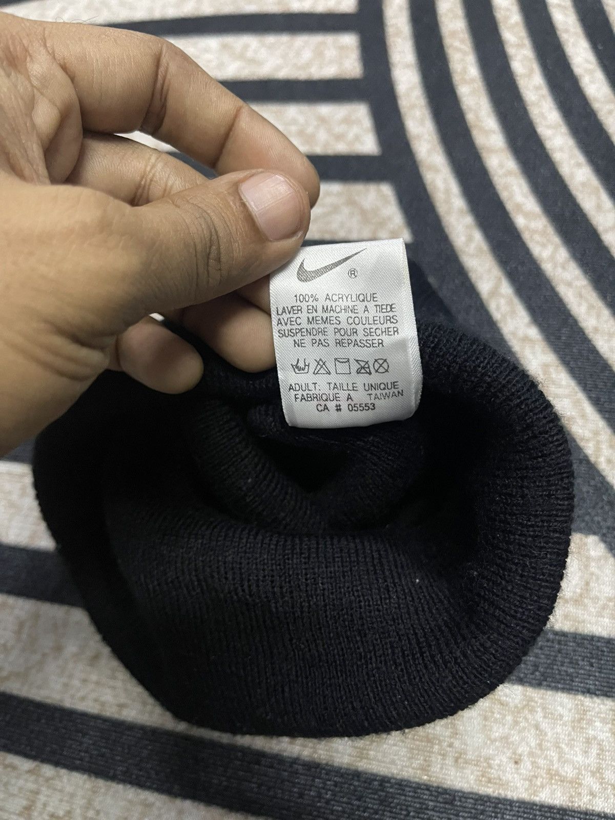 Nike 90s NIKE SWOOSH BEANIE HAT RARE Size ONE SIZE - 9 Thumbnail