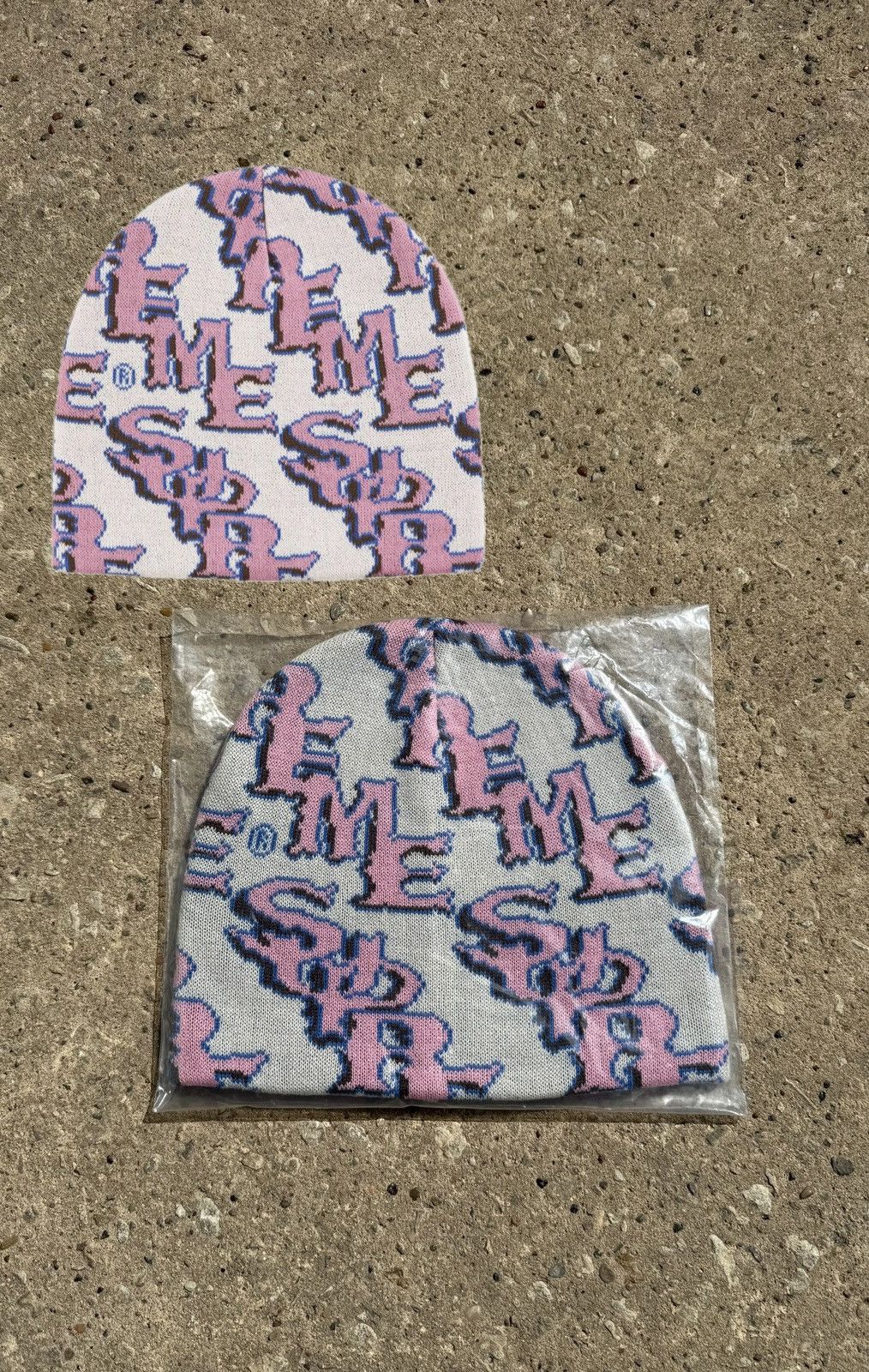 Supreme Supreme SS26 Gothic Slant Beanie white / pink Size ONE SIZE - 1 Thumbnail
