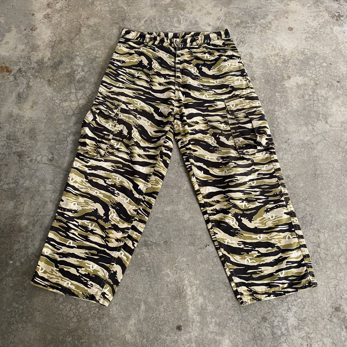 Evisu 2000’s Evisu Japan Camo Tiger Stripe Baggy Cargo Pants Size US 32 / EU 48 - 2 Thumbnail