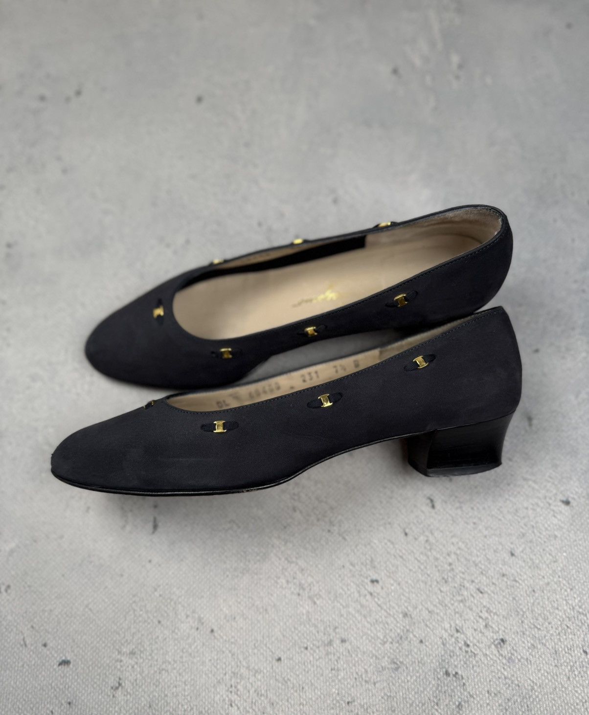 Salvatore Ferragamo Salvatore Ferragamo Boutique Vintage Suede Leather Heels Size US 7.5 / IT 37.5 - 2 Thumbnail
