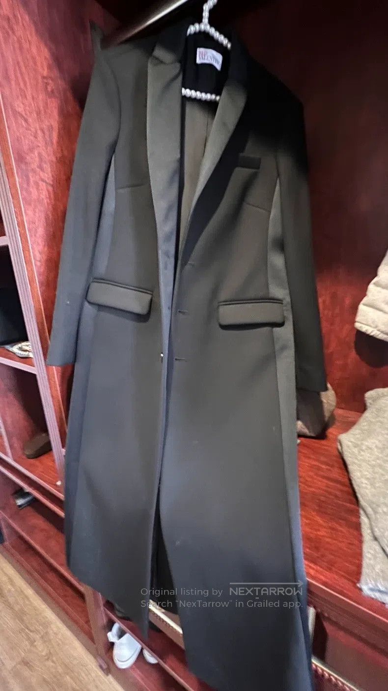 Valentino Valentino Black coat Size M / US 6-8 / IT 42-44 - 1 Thumbnail