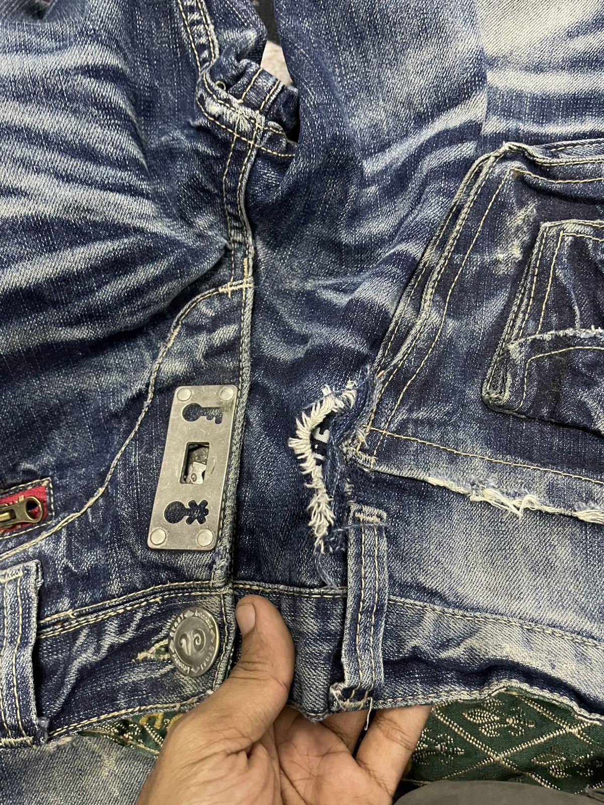 Japanese Brand 2000s CRAZY LEOPARD DENIM JEANS DISTRESSED RARE DESIGN Size US 30 / EU 46 - 16 Thumbnail