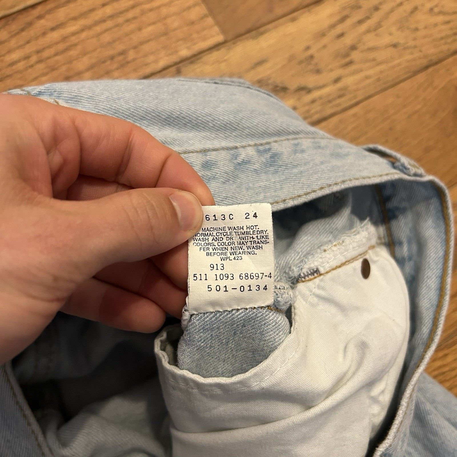 Levi's × Vintage 90s 501 0134 Button Fly Light Wash Cut Off Jeans 32x26 Size US 32 / EU 48 - 7 Thumbnail