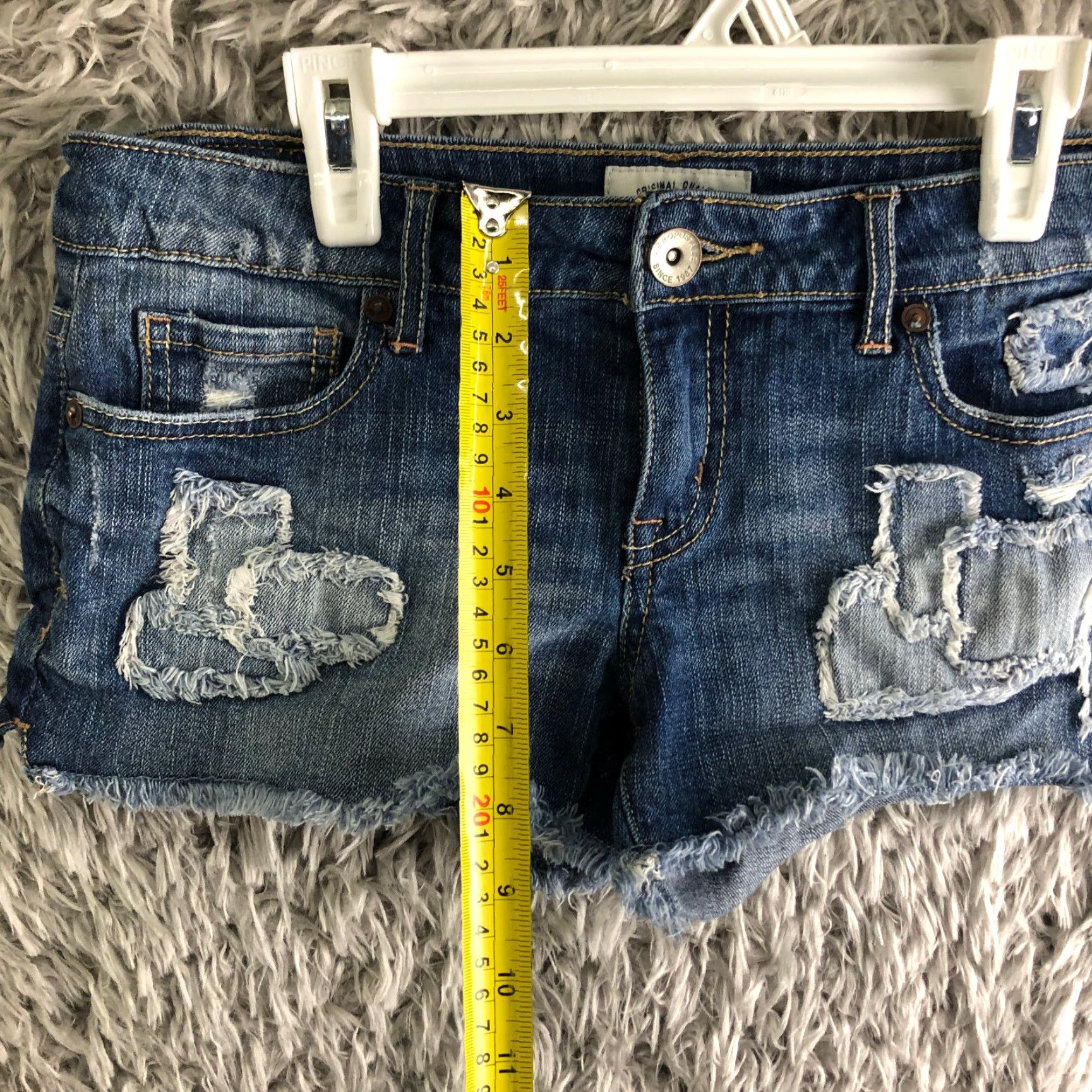 Vintage Aéropostale Denim Jean Shorts Womens Juniors Size 3/4 Mid Rise Blue Medium Wash 3/4? Size 27" / US 4 / IT 40 - 3 Thumbnail