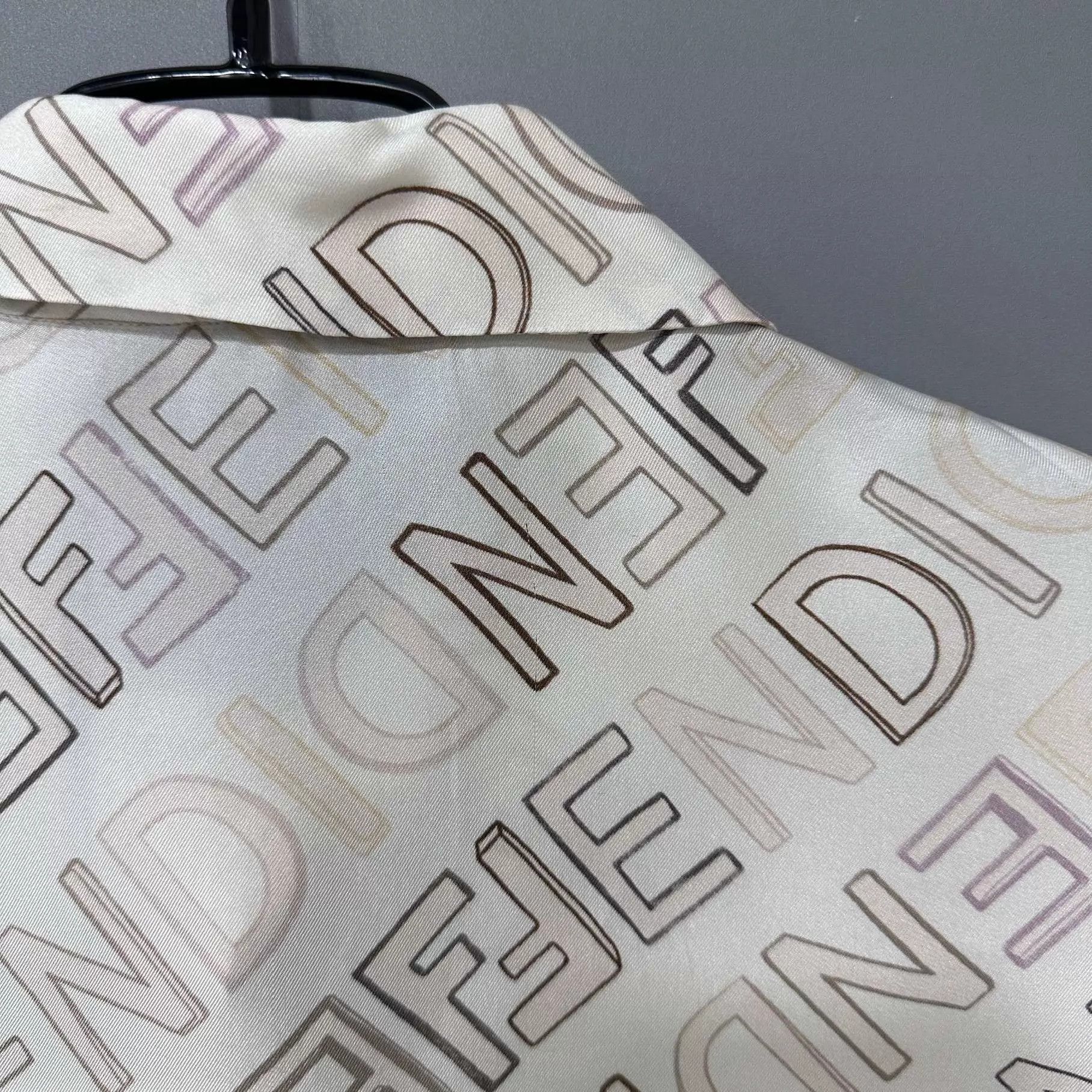 Fendi FENDI New All Over Print Silk Shirt Size 38 Size XS / US 0-2 / IT 36-38 - 4 Thumbnail