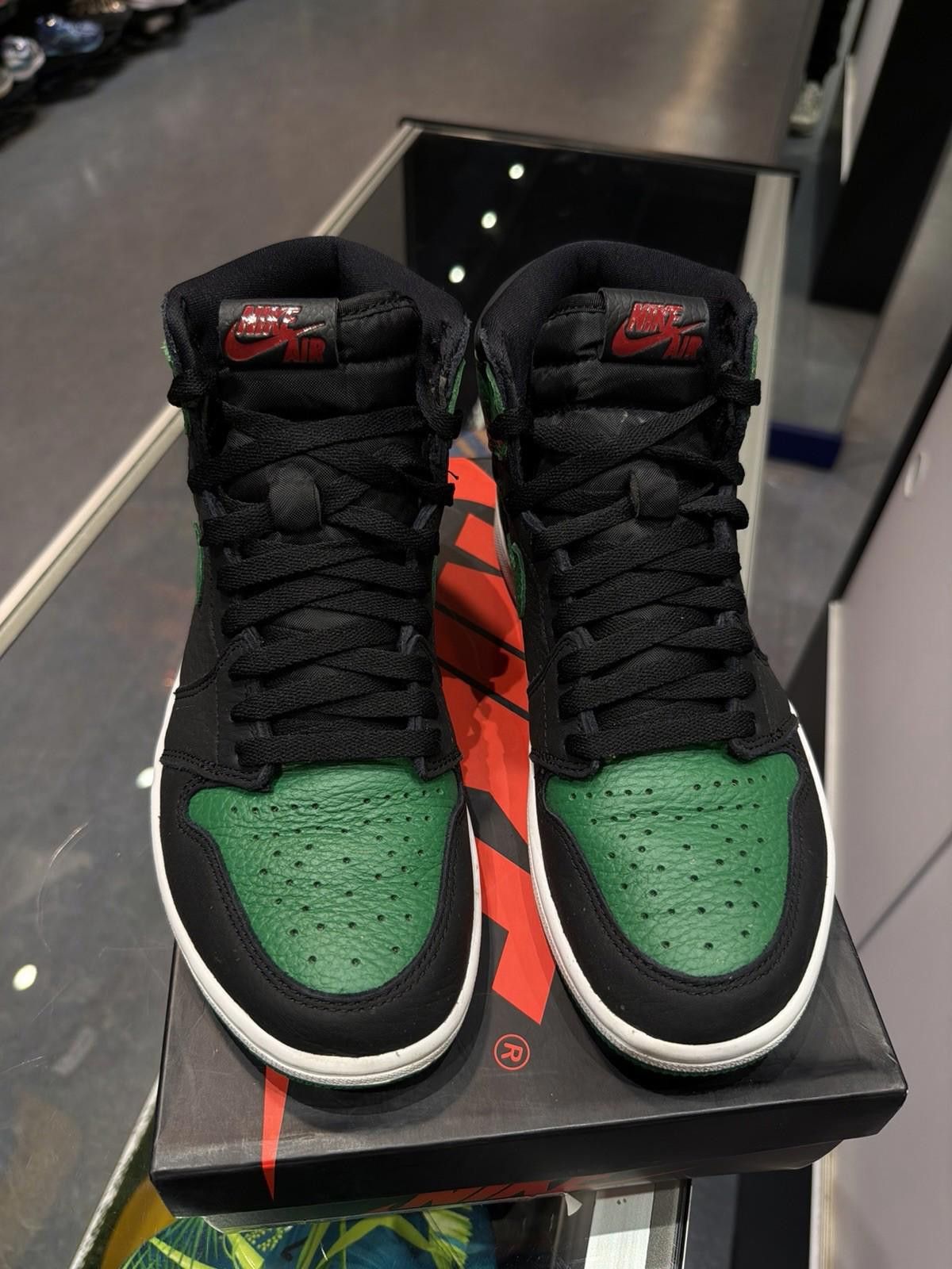 Jordan Brand Size 8.5 - Jordan 1 Retro OG High Pine Green 2.0 555088 030 Size US 8.5 / EU 41-42 - 10 Thumbnail