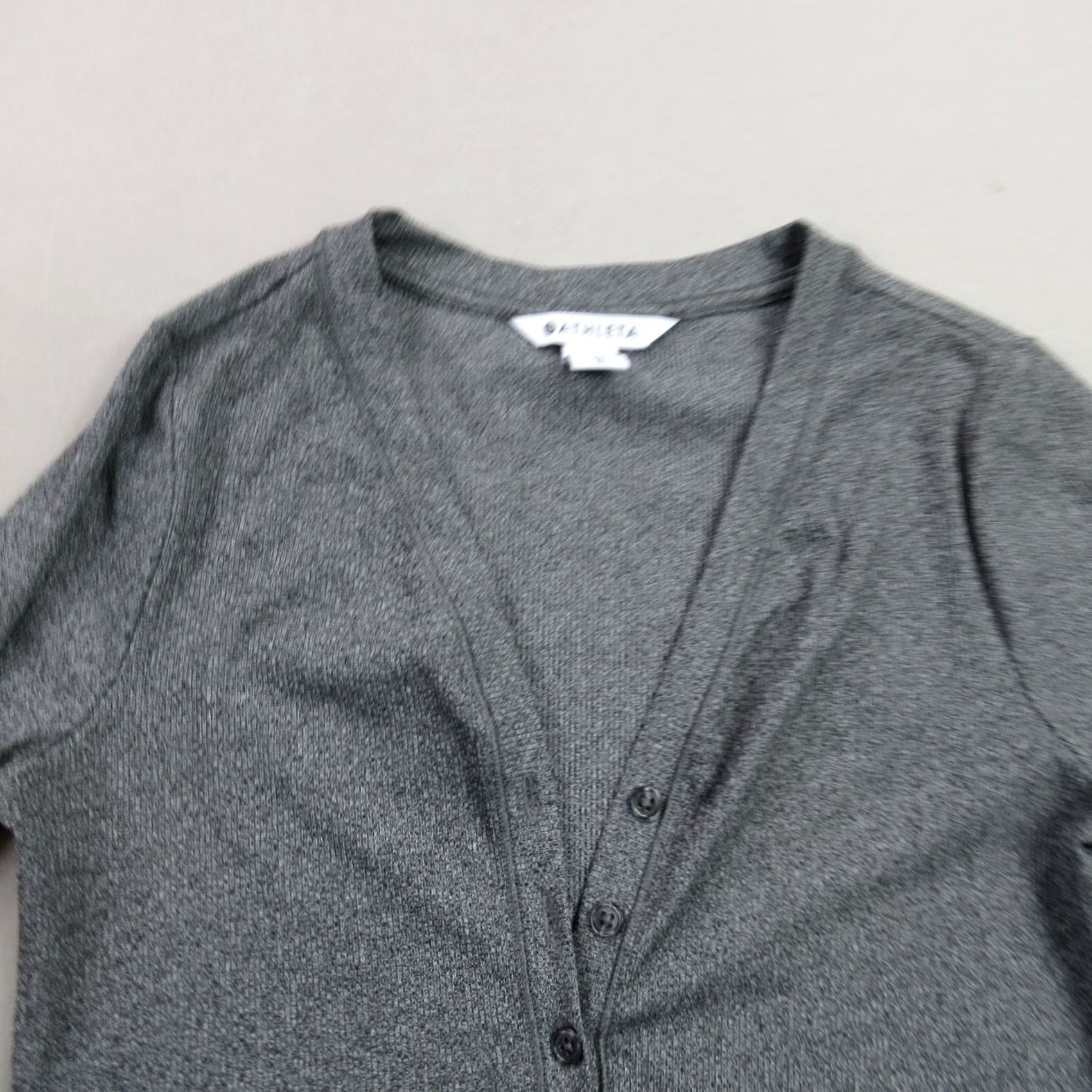 Athleta Athleta Shirt Womens XS Long Sleeve Lightweight V Neck Henley Gray Size XS / US 0-2 / IT 36-38 - 3 Thumbnail