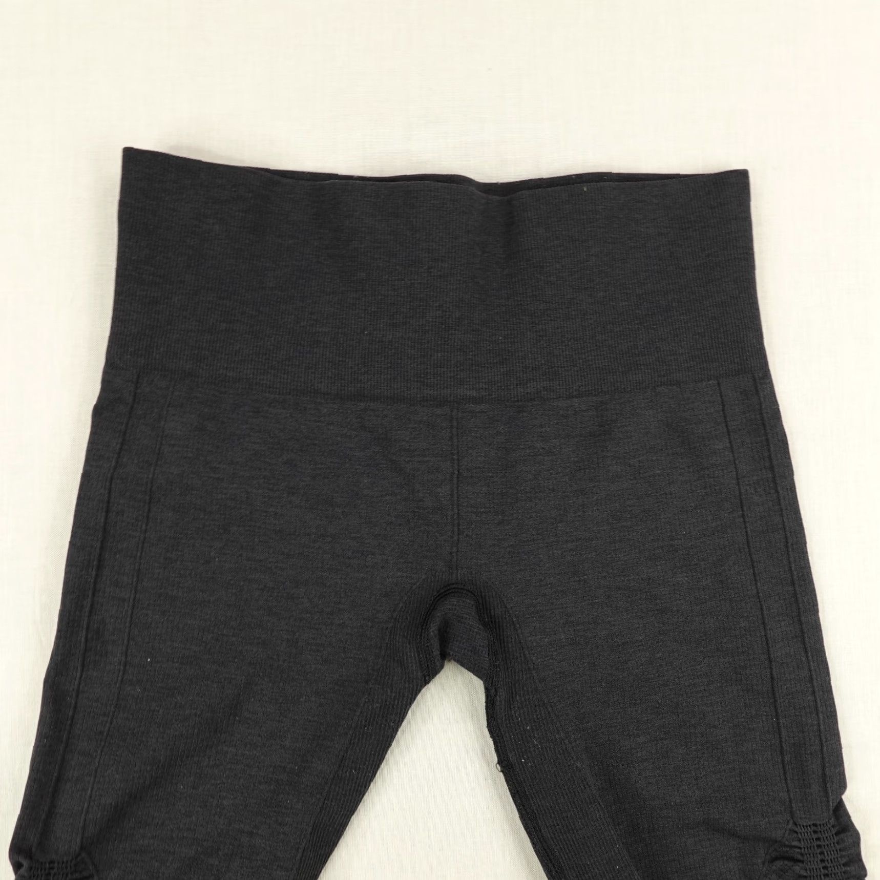 Lululemon VINTAGE Lululemon Leggings Womens 6 Black Ruched Leg Crop High Rise Capri Athletic Gym Size 24" / US 00 / IT 34 - 2 Thumbnail