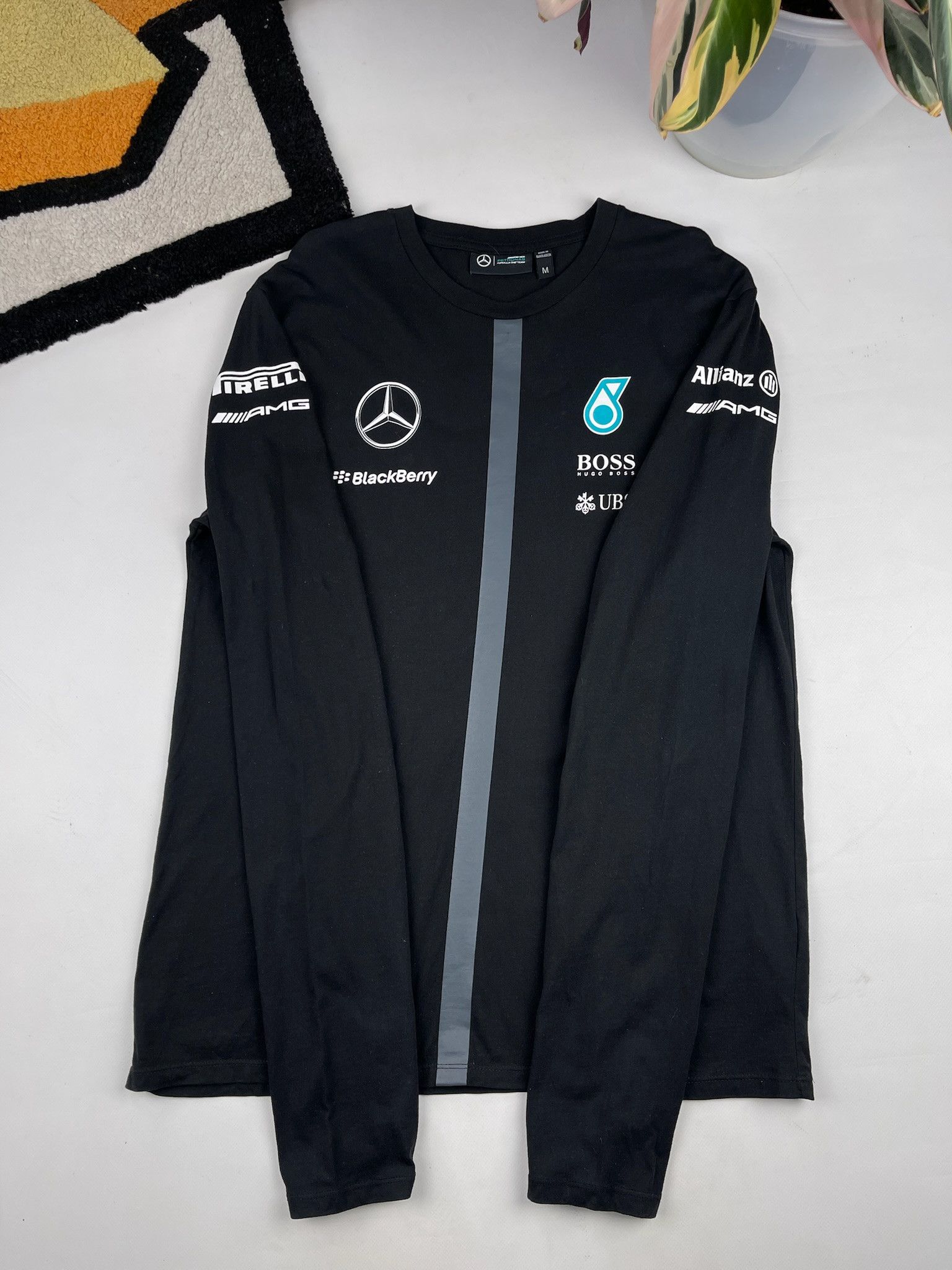 Formula 1 Mercedes AMG Petronas Racing Long Sleeve Size US M / EU 48-50 / 2 - 2 Thumbnail