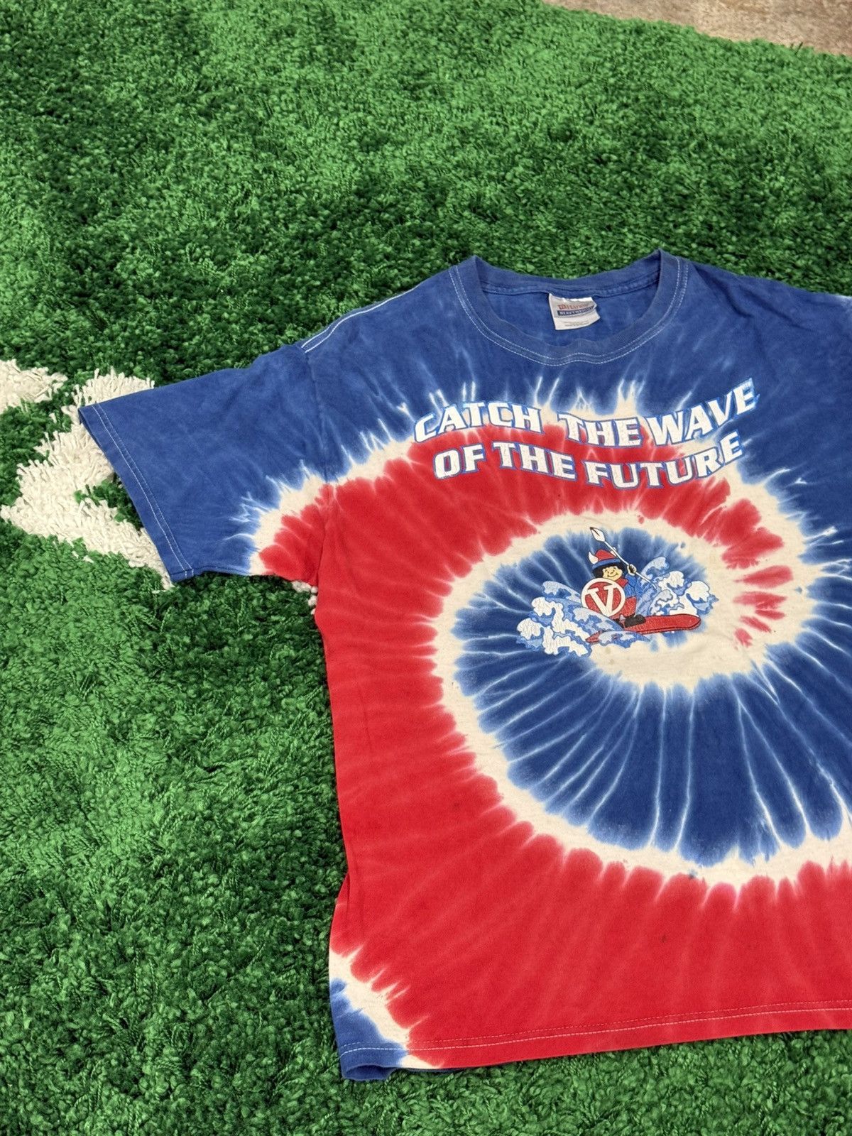 Vintage Vintage Hanes Tie Dye Catch The Wave Viking Logo Tee Medium Size US M / EU 48-50 / 2 - 2 Thumbnail