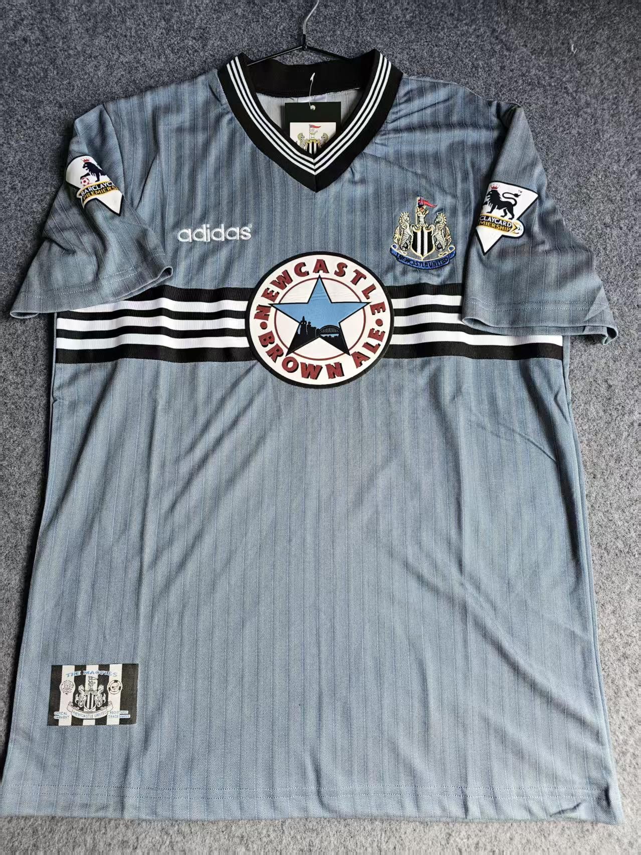 Other 1995 1996 Newcastle United #9 Alan Shearer Jersey Size US S / EU 44-46 / 1 - 2 Thumbnail